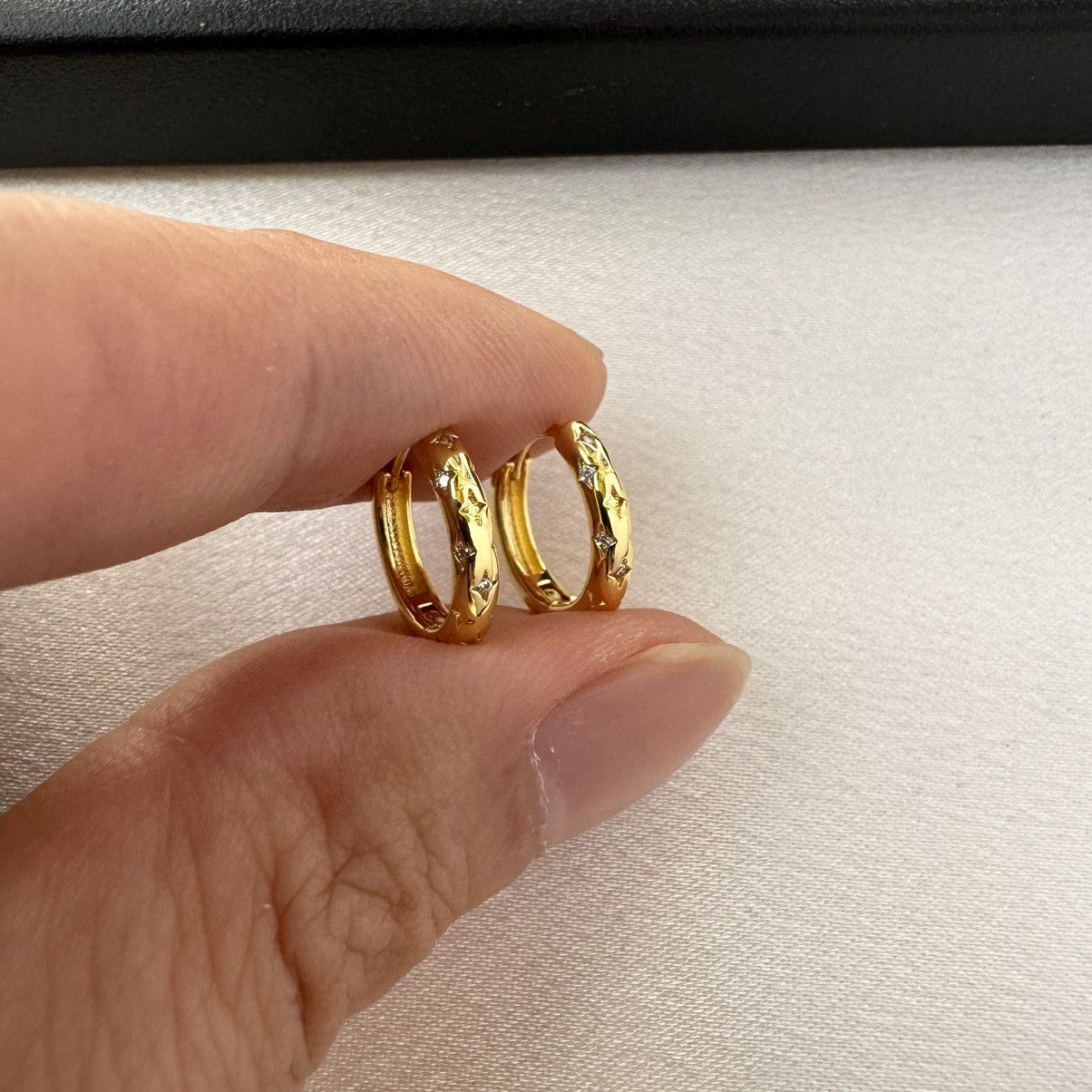Designer 13mm Star Small Gold Hoop Earrings for Women Men Size ONE SIZE - 5 Thumbnail
