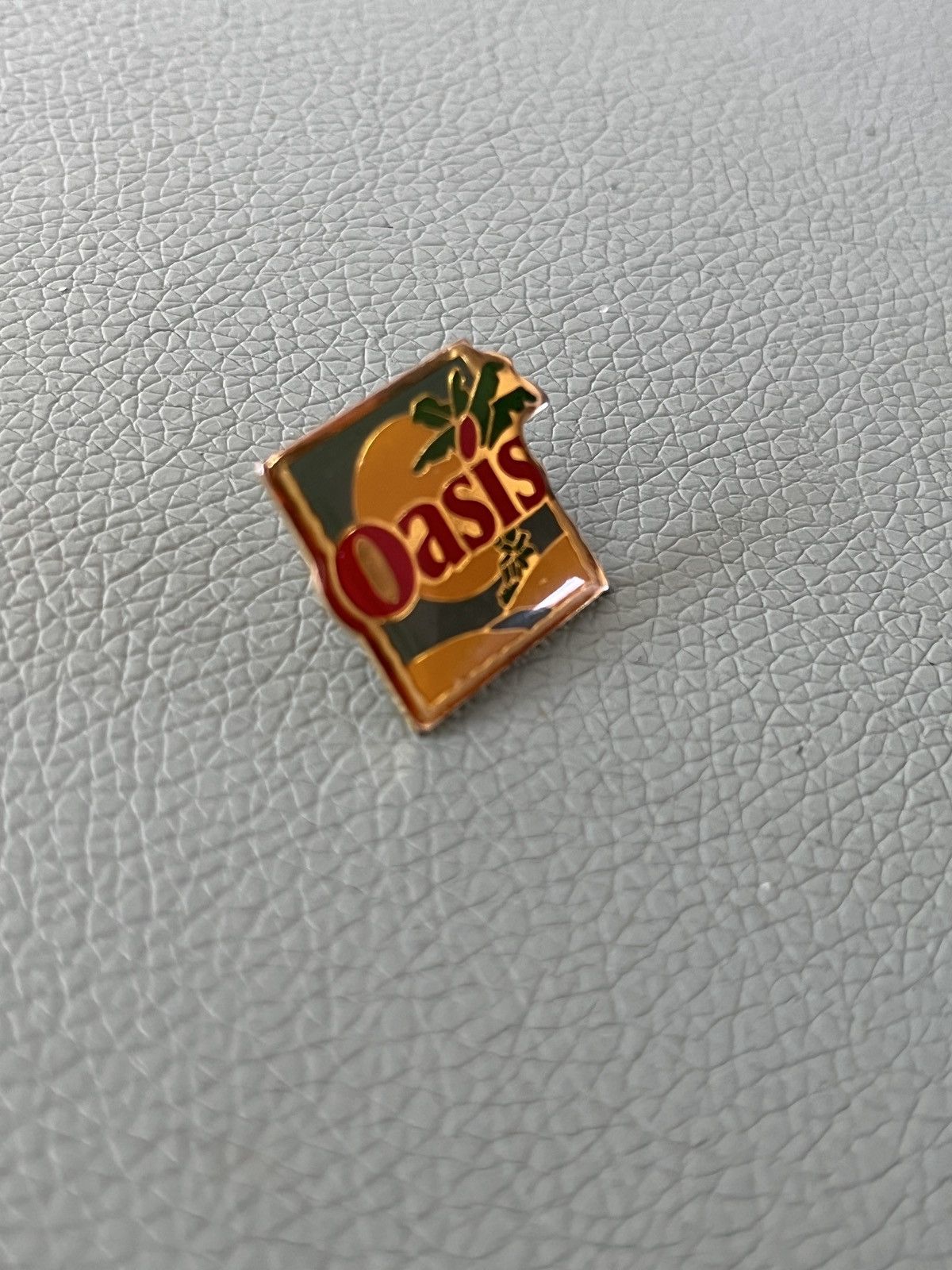 Junk Food × Vintage Oasis fruit juice vintage pin Size ONE SIZE - 3 Thumbnail