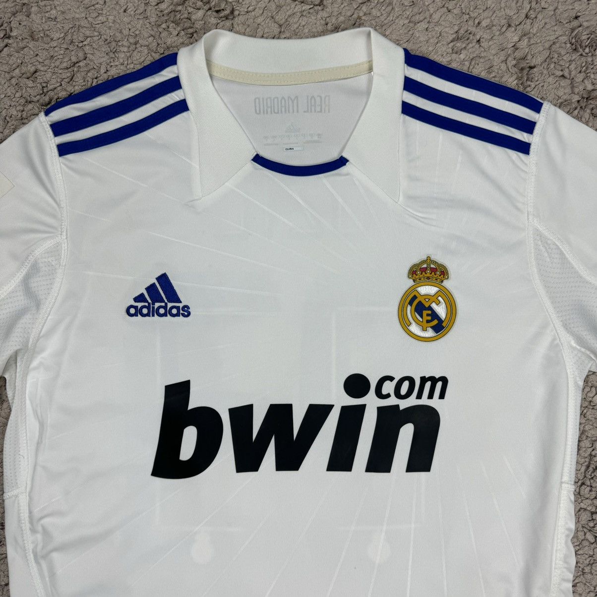 Adidas Vintage Real Madrid ‘OZIL’ Home Jersey Size US S / EU 44-46 / 1 - 5 Thumbnail