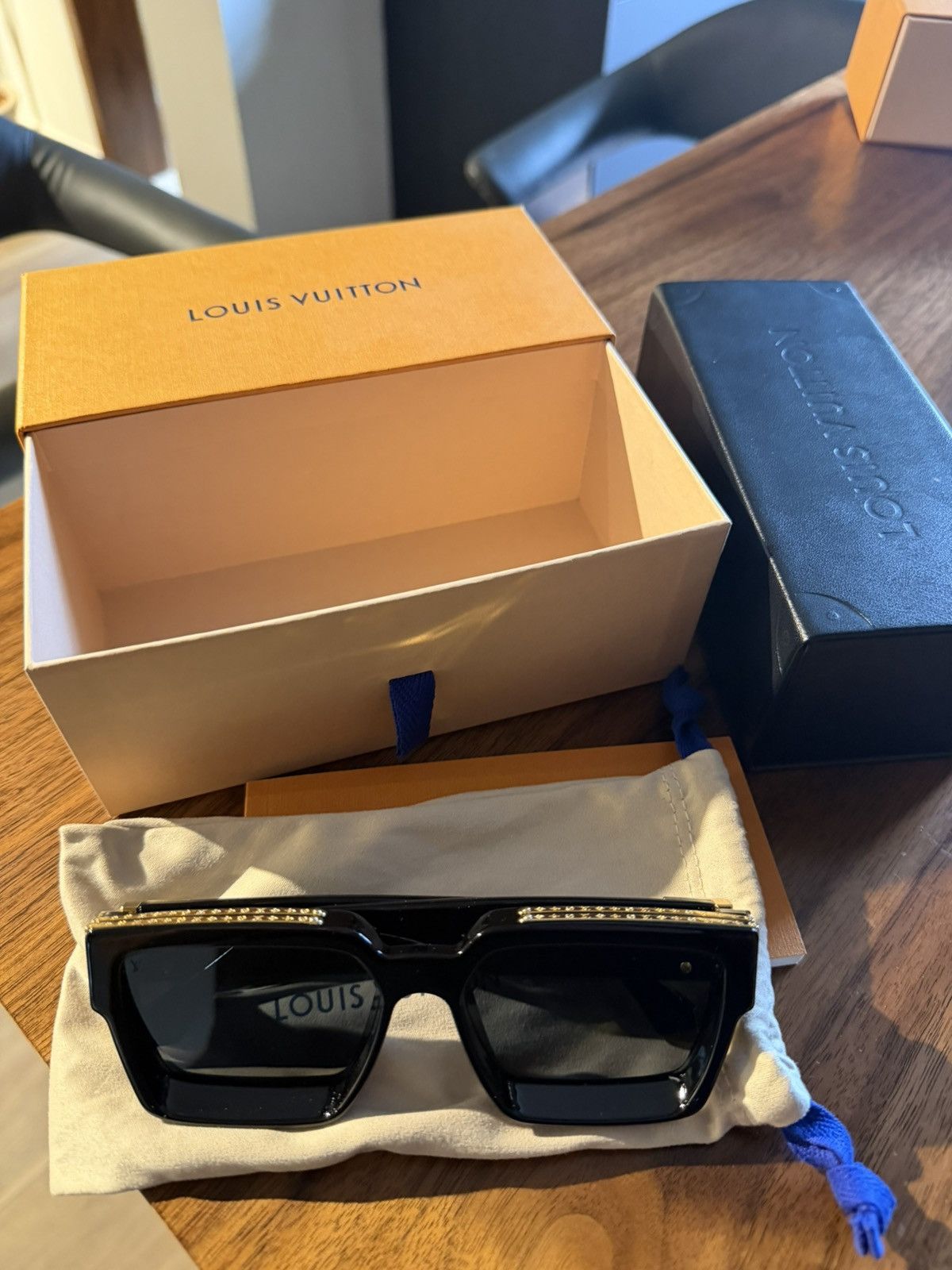 Louis Vuitton Louis Vuitton 1.1 Millionaire - Black/Gold (Virgil Abloh) Size ONE SIZE - 2 Thumbnail