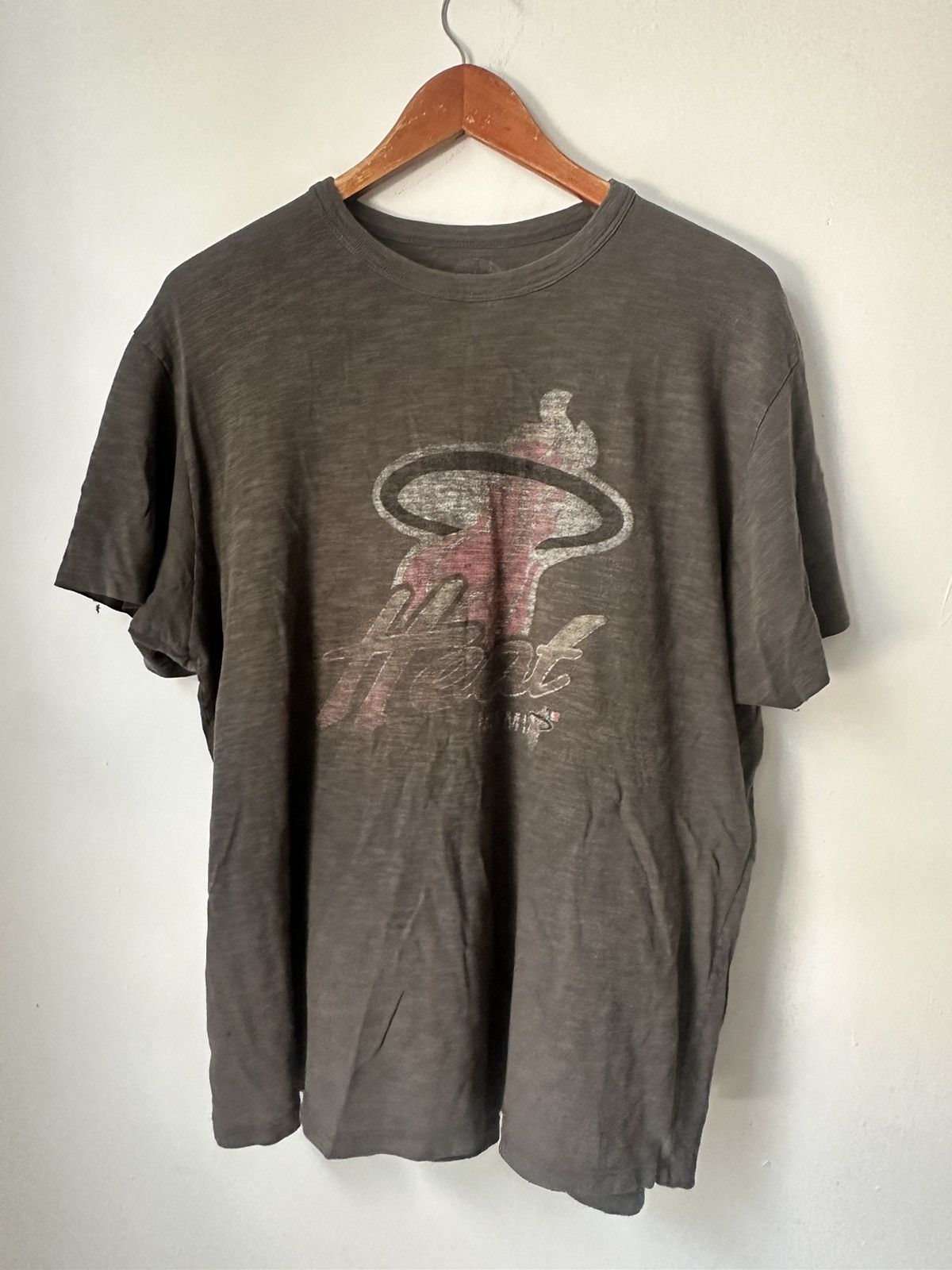 Vintage Vintage Miami Heat T Shirt Size US L / EU 52-54 / 3 - 2 Thumbnail