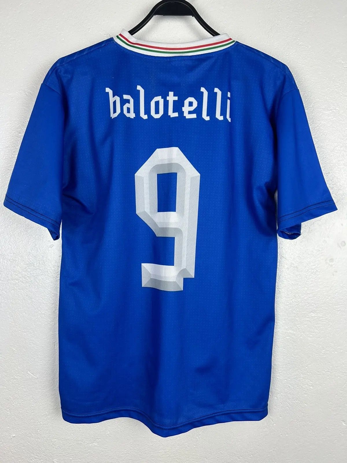 Vintage Vintage Italy National Team #9 Balotelli Licensed Jersey Size US S / EU 44-46 / 1 - 1 Thumbnail