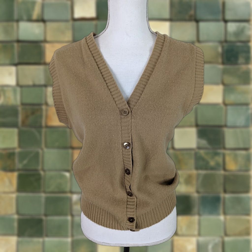 Vintage VINTAGE Cardigan Sweater Vest Womens Medium V Neck Beige Crop V2J Size M / US 6-8 / IT 42-44 - 1 Thumbnail