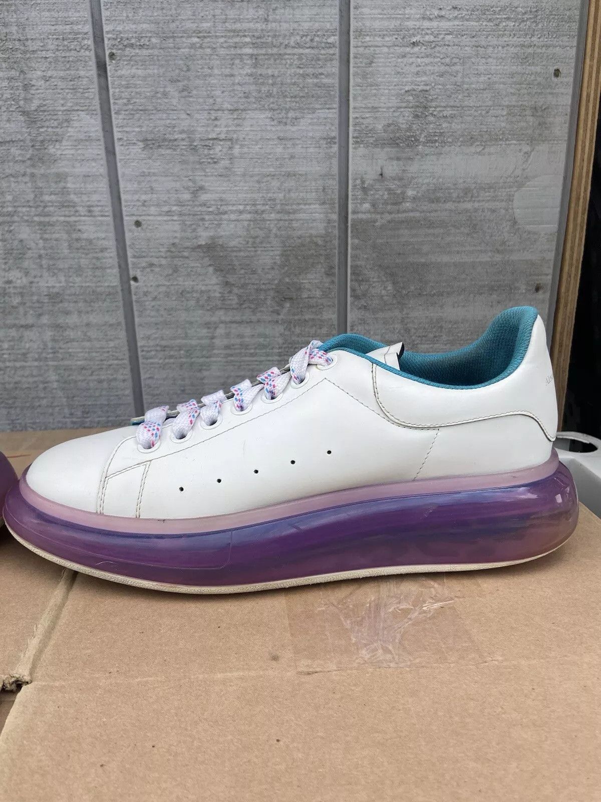 Alexander McQueen Alexander McQueen Transparent Sole White Purple Blue Size 9 Size US 9 / IT 39 - 3 Thumbnail