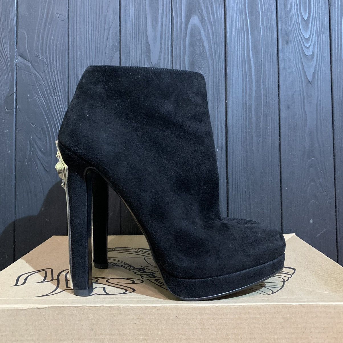 Alexander McQueen Alexander MaQueen Suede Women’s Heels Size 38.5 Size US 8.5 / IT 38.5 - 1 Thumbnail