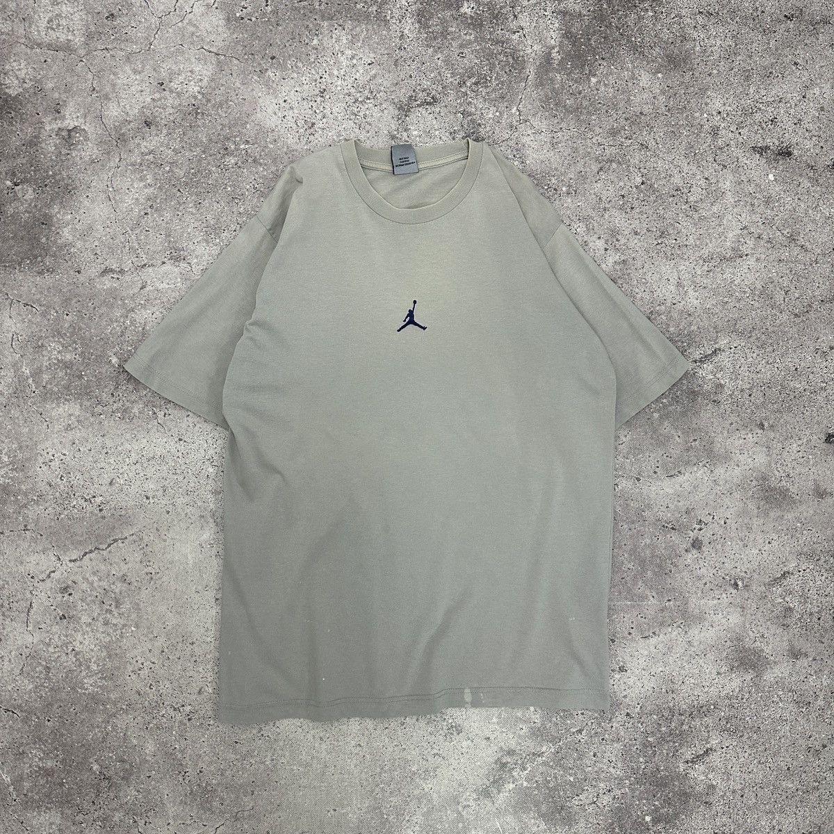 Jordan Brand Vintage 00s Jordan Embroidered logo tee bleached y2k og hype Size US XL / EU 56 / 4 - 1 Thumbnail
