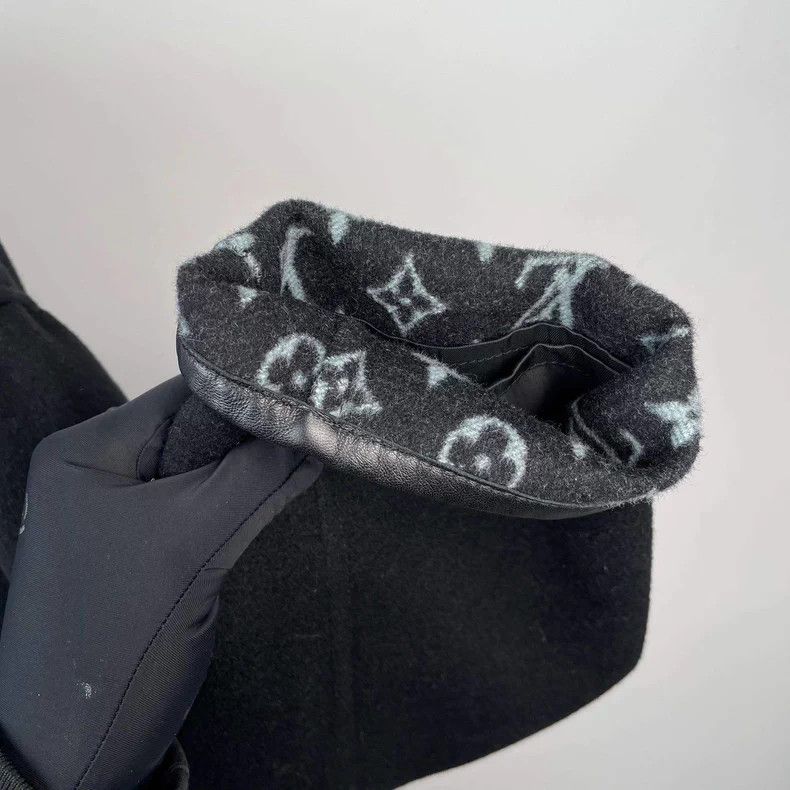 Louis Vuitton Louis Vuitton Black long coat with full print of presbyopi Size L / US 10 / IT 46 - 5 Thumbnail