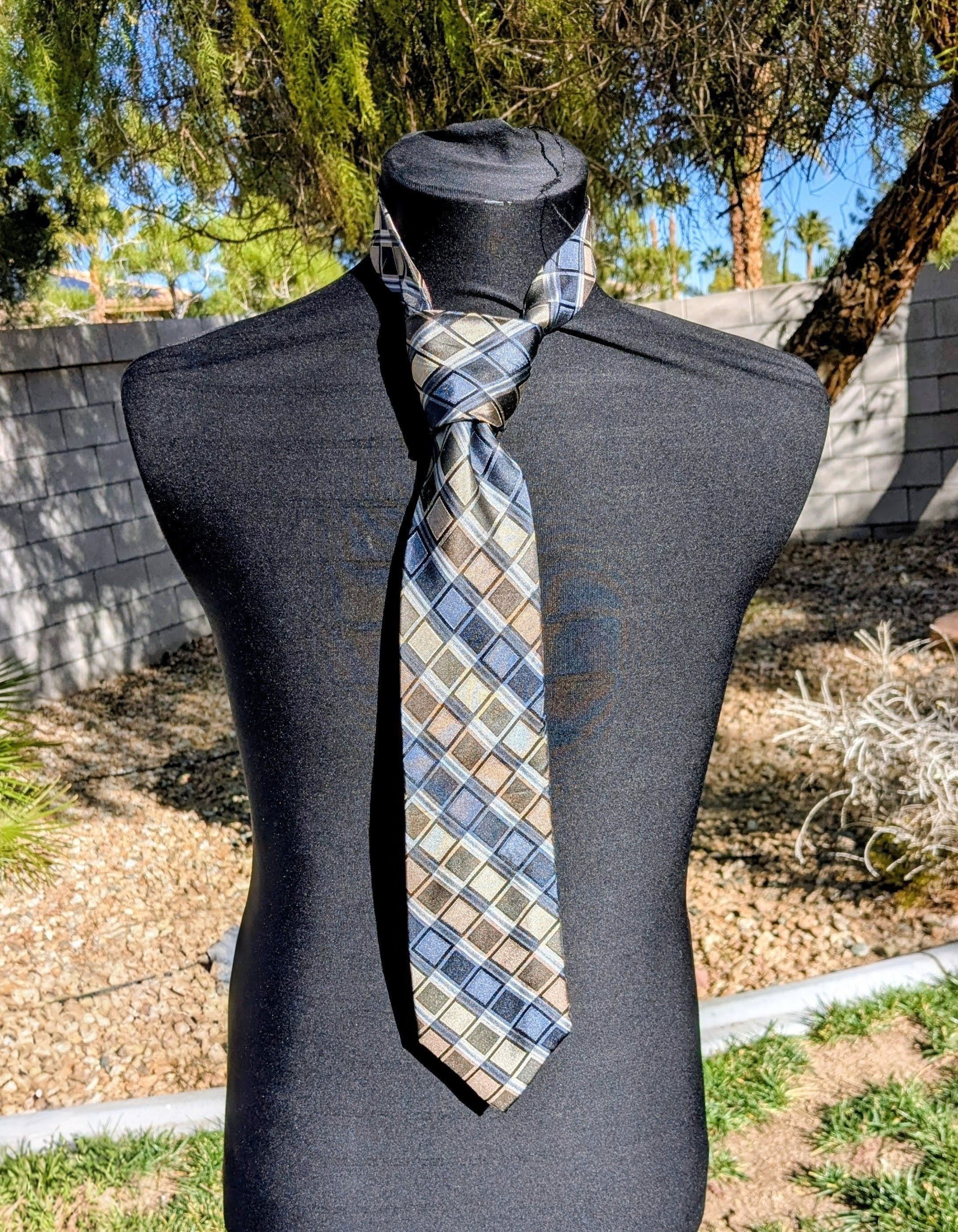 Kenneth Cole Kenneth Cole Reaction Silver Diamond Geometric 100% Silk Tie Size ONE SIZE - 1 Thumbnail