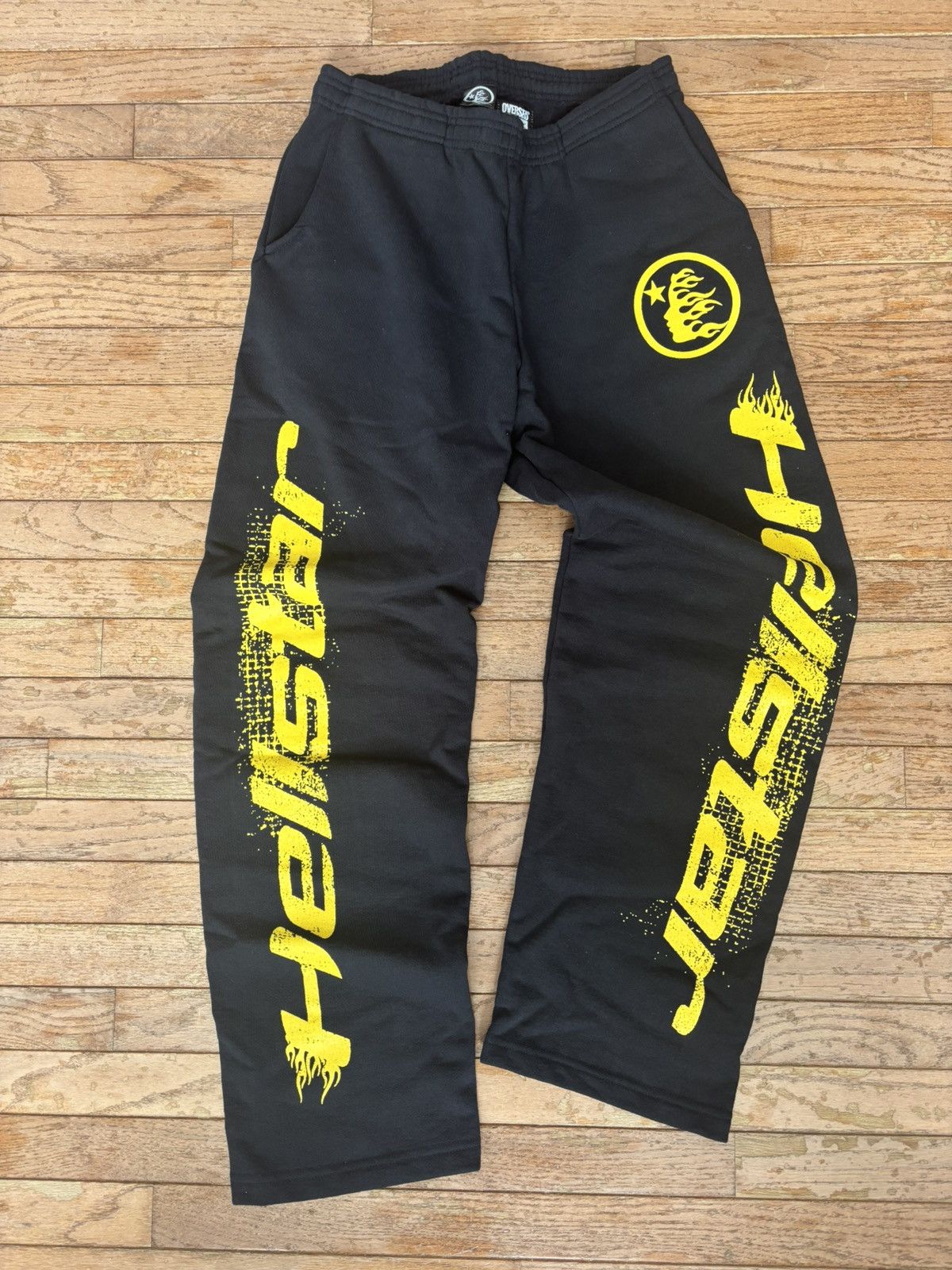HELLSTAR Hellstar Flame Logo Sweatpants Black Yellow – Size M Size US 32 / EU 48 - 1 Thumbnail