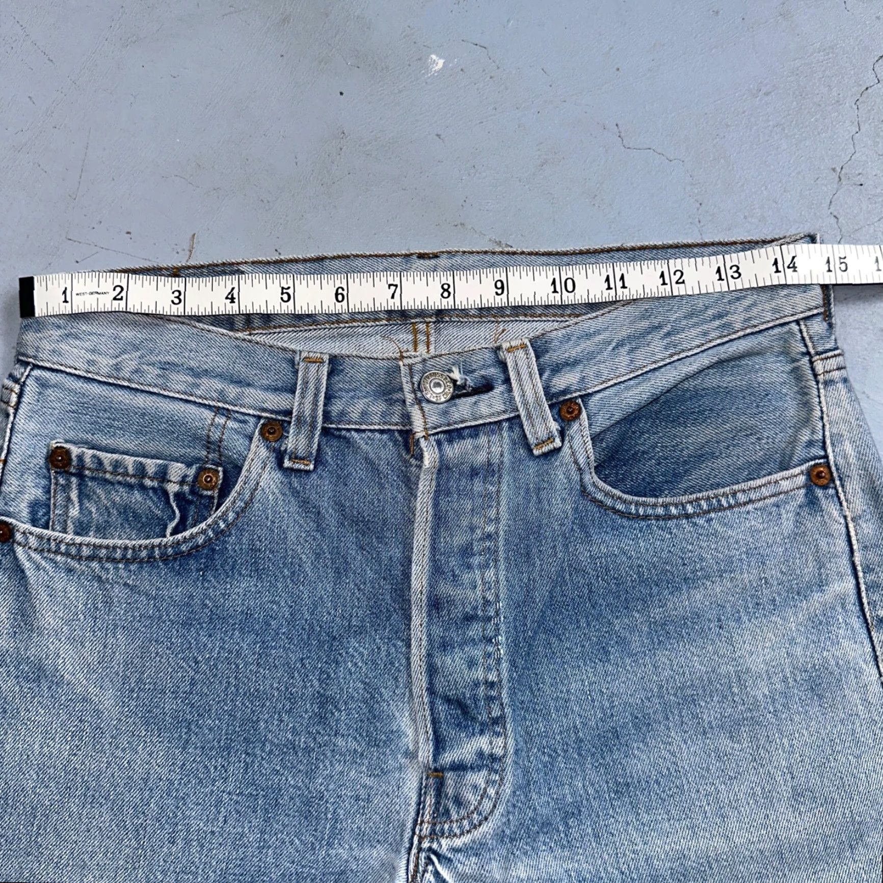 Levi's VINTAGE Levi's 501 Jeans Men's 30x36 Straight Fit 80s Redline Selvedge Light Wash Denim Size US 30 / EU 46 - 5 Thumbnail