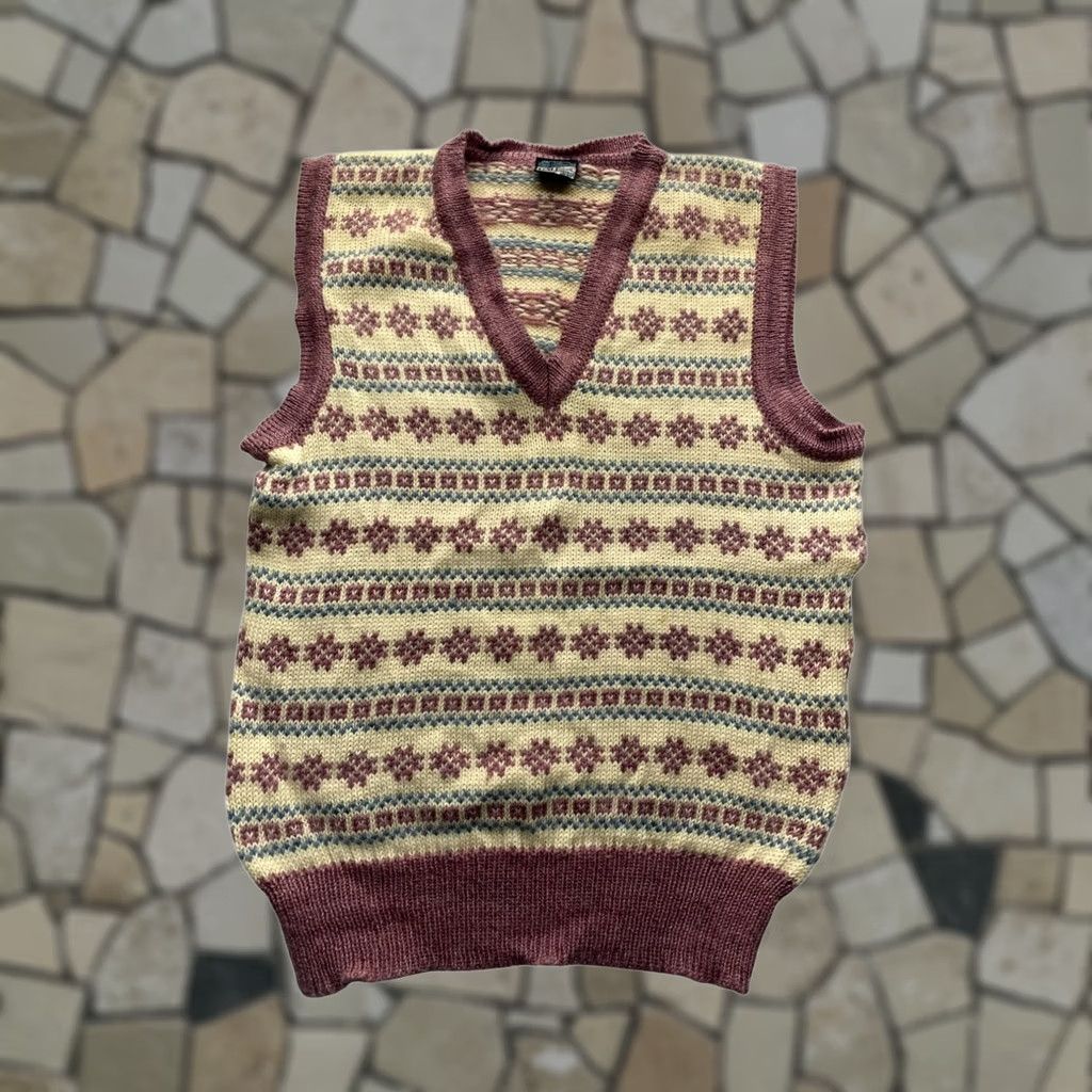 Dale Of Norway VINTAGE Dale of Norway Wool Sweater Vest Womens S Purple Wool Vest, Sleeveless, Fair Isle, V‑neck, 24" Top to Bottom, Like New Size S / US 4 / IT 40 - 1 Thumbnail