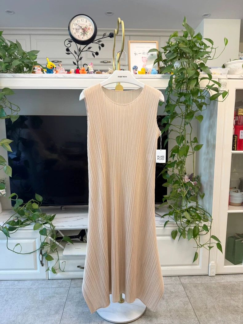 Issey Miyake Issey Miyake size:5 Beige pleated dress Size S / US 4 / IT 40 - 2 Thumbnail