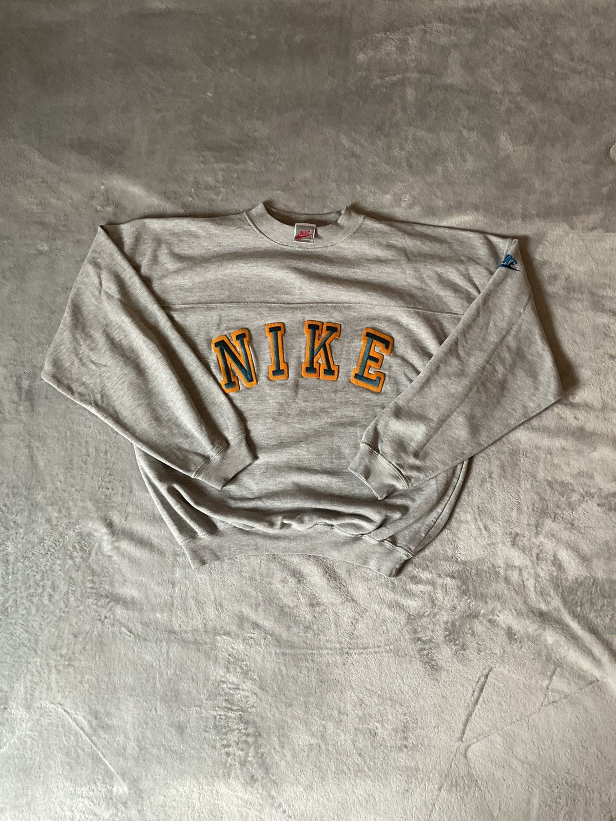 Nike × Vintage Grey vintage 90’s style Nike graphic logo sweatshirt size S Size US S / EU 44-46 / 1 - 1 Thumbnail