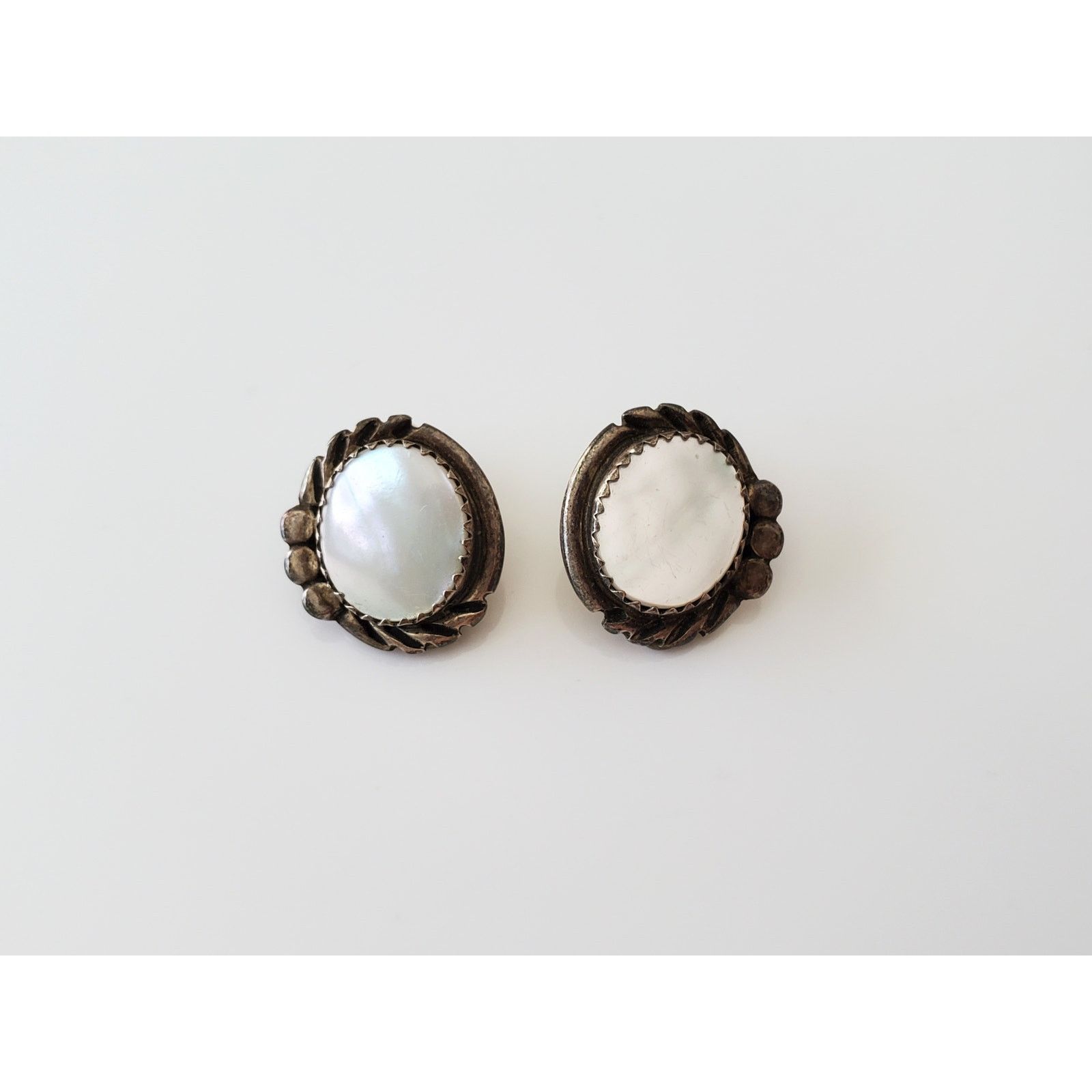 Other Vintage Sterling Silver Mother of Pearl Clip On Earrings Size ONE SIZE - 2 Thumbnail