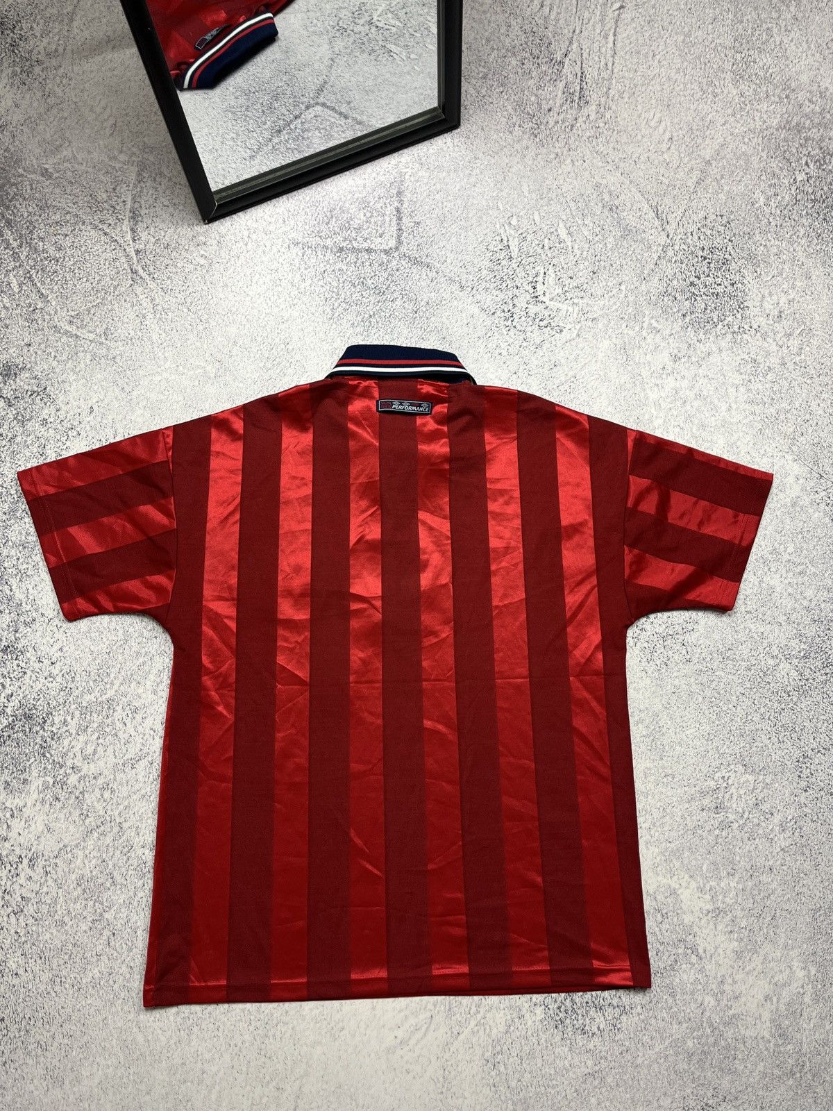 Umbro Vintage Umbro England 1997 Away Retro Soccer Jersey Shirt Size US L / EU 52-54 / 3 - 11 Thumbnail
