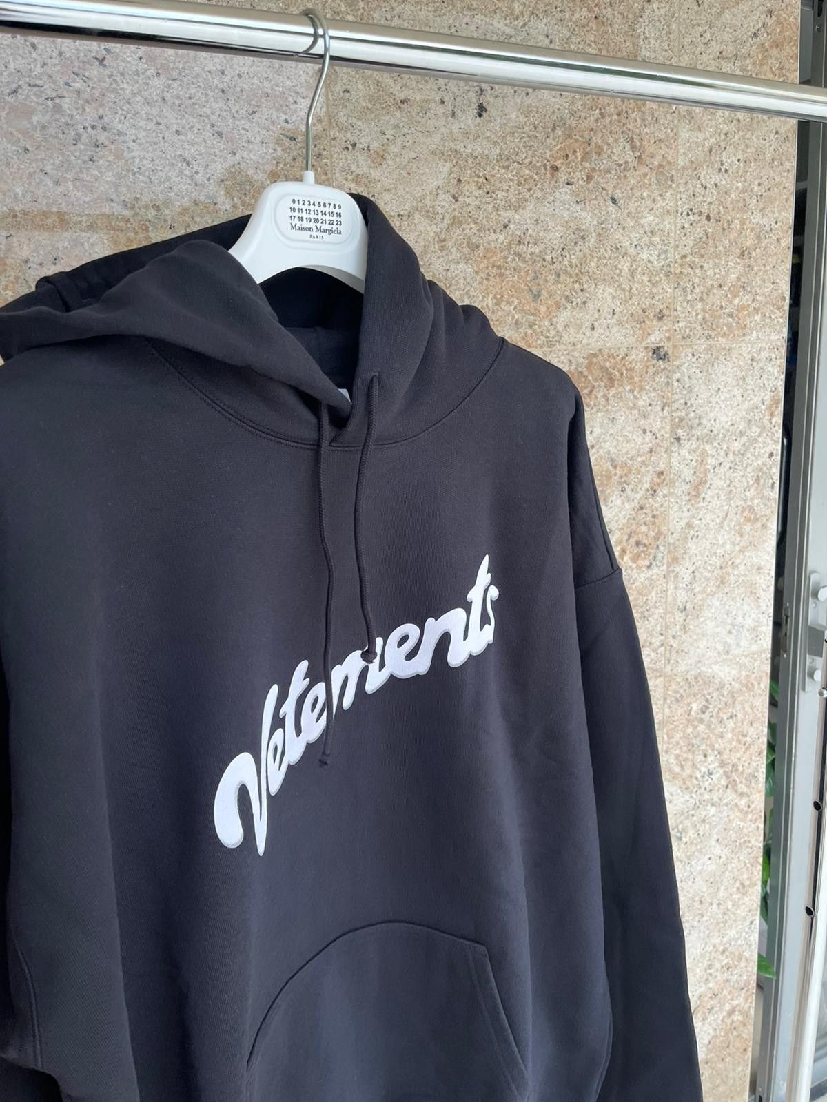 Vetements Sweet Logo Hoodie in Black Size US S / EU 44-46 / 1 - 3 Thumbnail