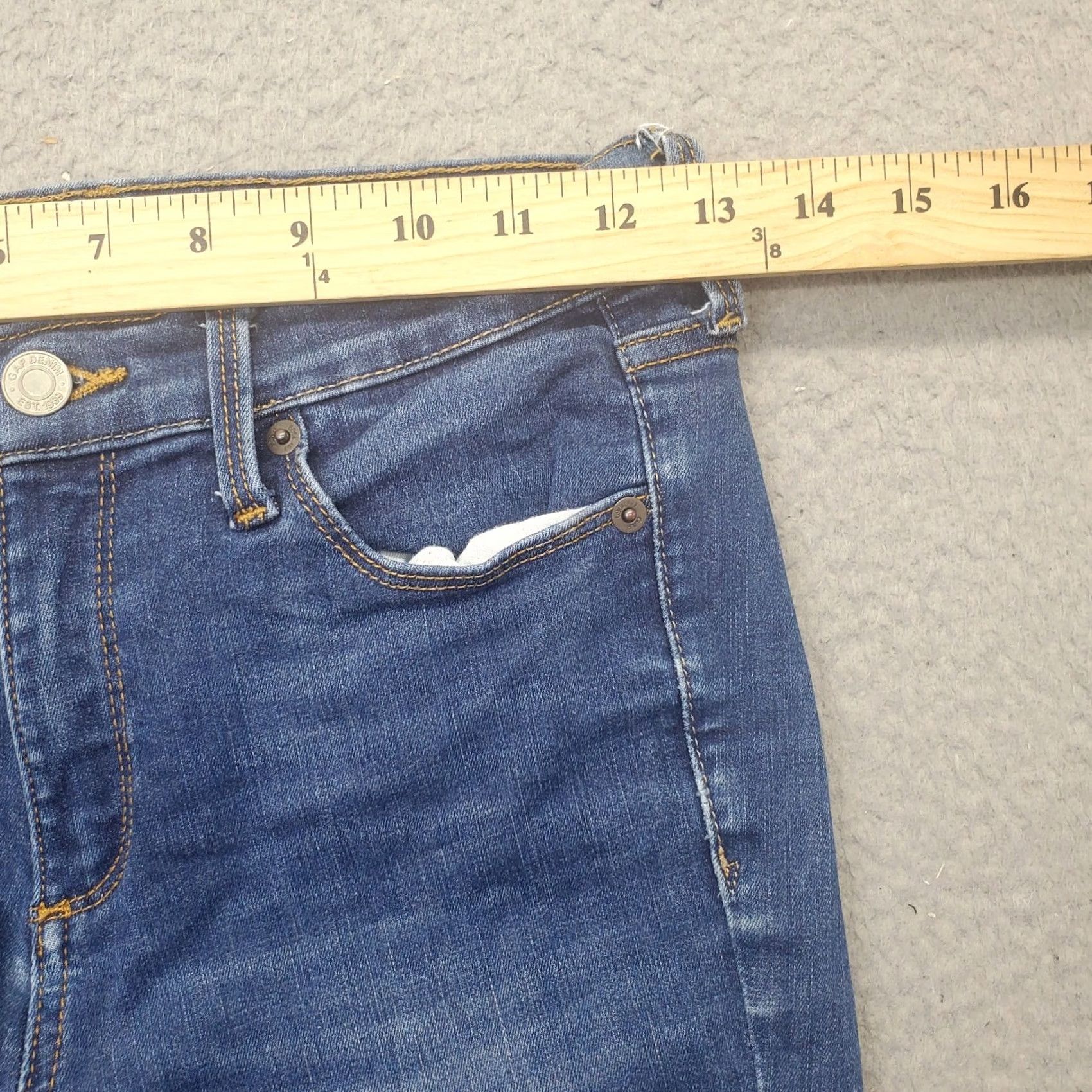 Gap Gap Jeans Womens 26 Blue Denim Stretch Skinny Medium Wash 5-Pocket Regular Waist 28 Inseam Mens? Womens? Size 26" / US 2 / IT 38 - 6 Thumbnail