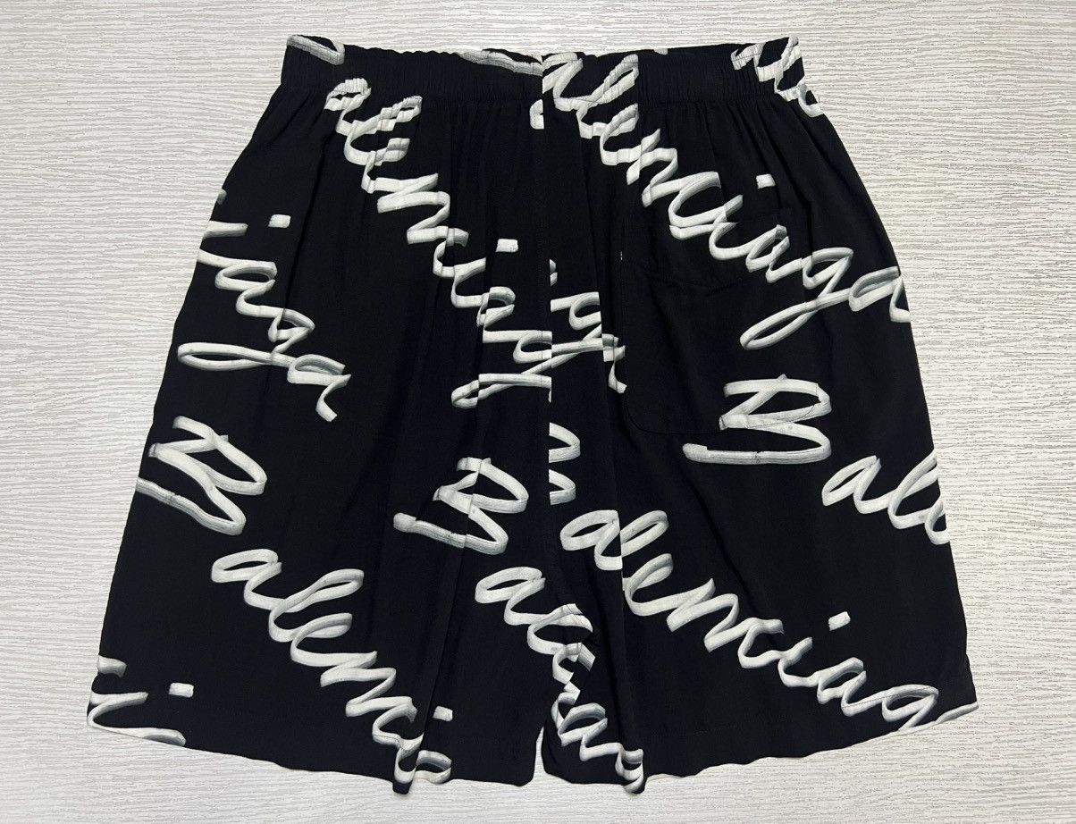 Balenciaga Balenciaga - Scribble Logo Bermuda Shorts Size US 30 / EU 46 - 2 Thumbnail