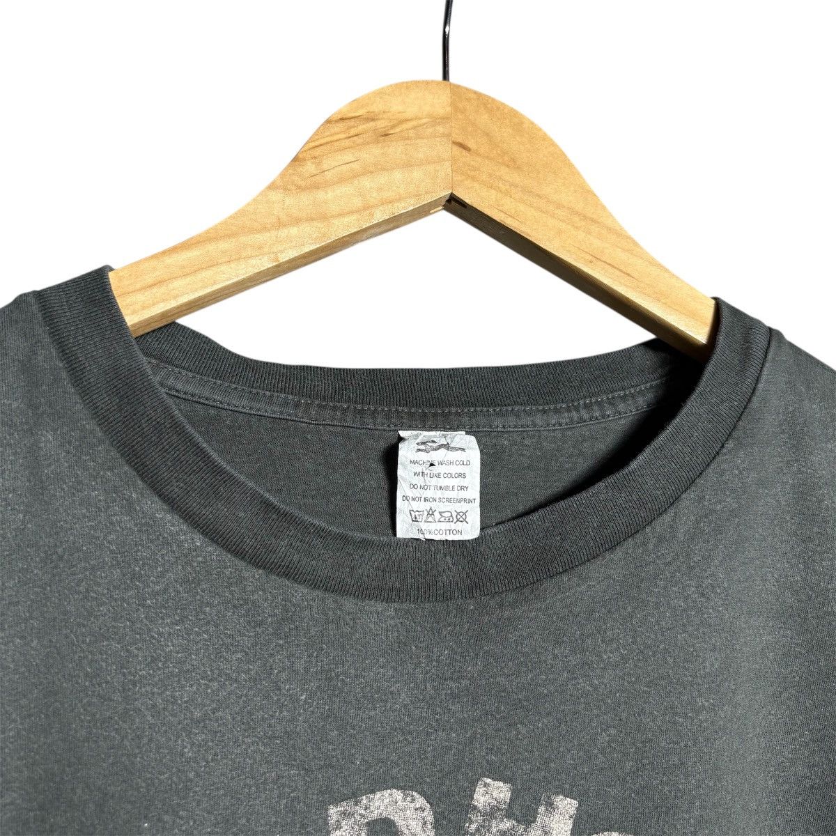Band Tees Vintage 90s Red Hot Chili Peppers Distressed Band Tees Size US L / EU 52-54 / 3 - 6 Thumbnail