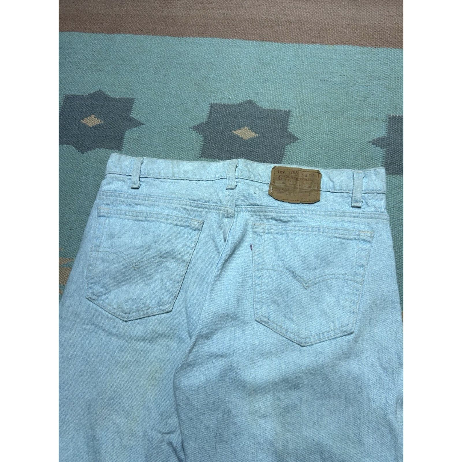 Levi's VINTAGE Levi’s 505 Jeans Main Selling Point Denim Straight Leg Men 34 Regular 32 Inseam Light Wash USA 80s Mens Jeans Size US 34 / EU 50 - 4 Thumbnail