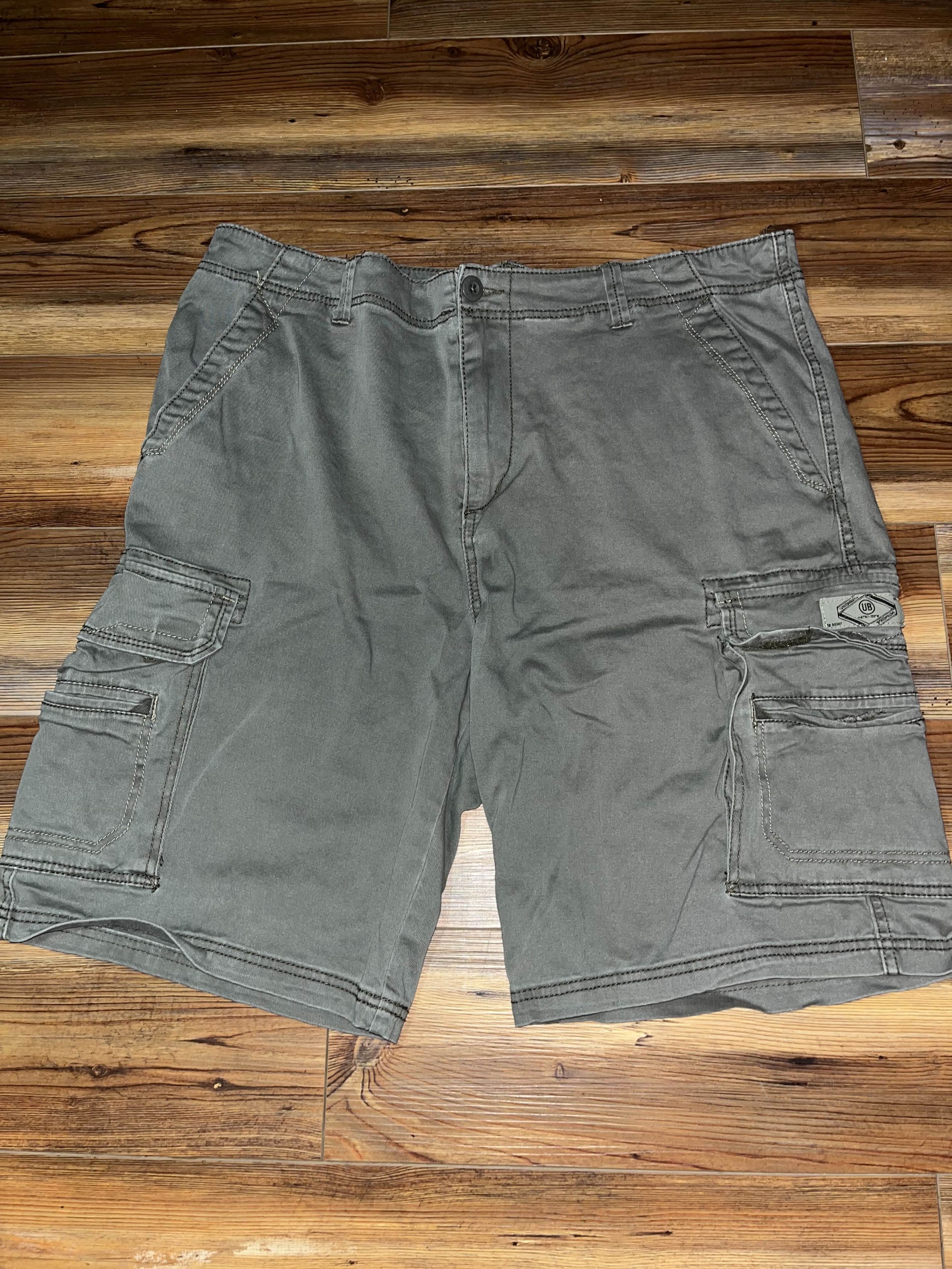 UNIONBAY × Vintage 2000’s Union Bay Baggy Gray Cargo Shorts Size US 40 / EU 56 - 1 Thumbnail