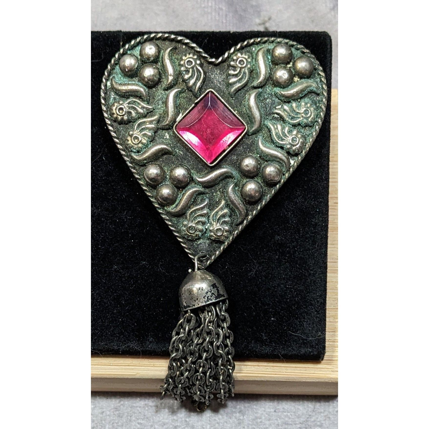 Other Vintage Fantasy Heart Brooch Silver Tone With Tassel Size ONE SIZE - 3 Thumbnail