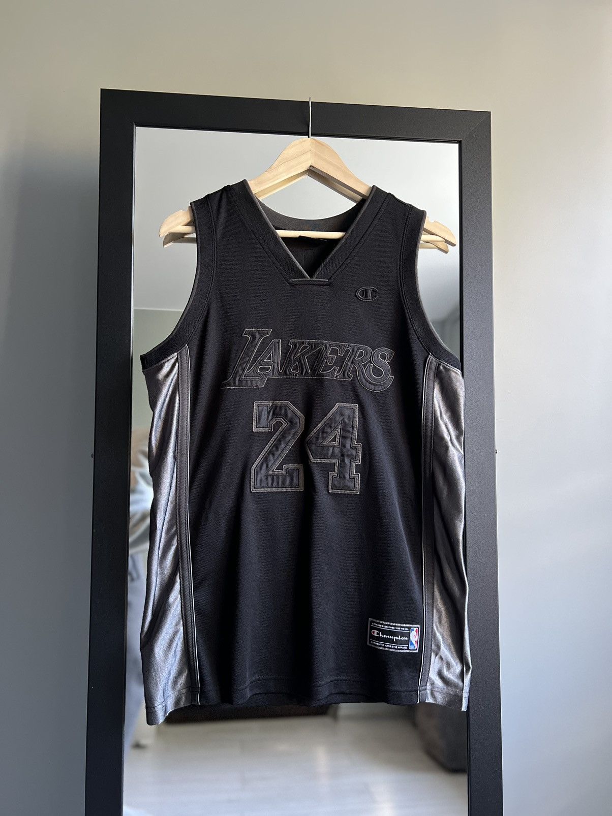 Champion RARE❗️NBA LA Lakers #24 Kobe Bryant All Black Jersey Size US S / EU 44-46 / 1 - 2 Thumbnail