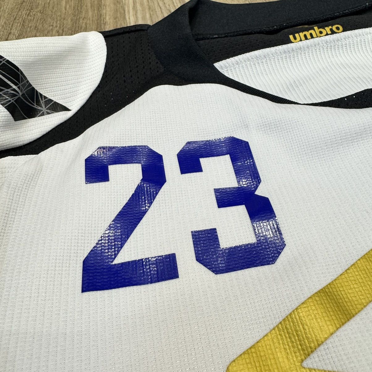 Umbro Osaka Gamba player issued /worn training jersey #23 Size US S / EU 44-46 / 1 - 4 Thumbnail