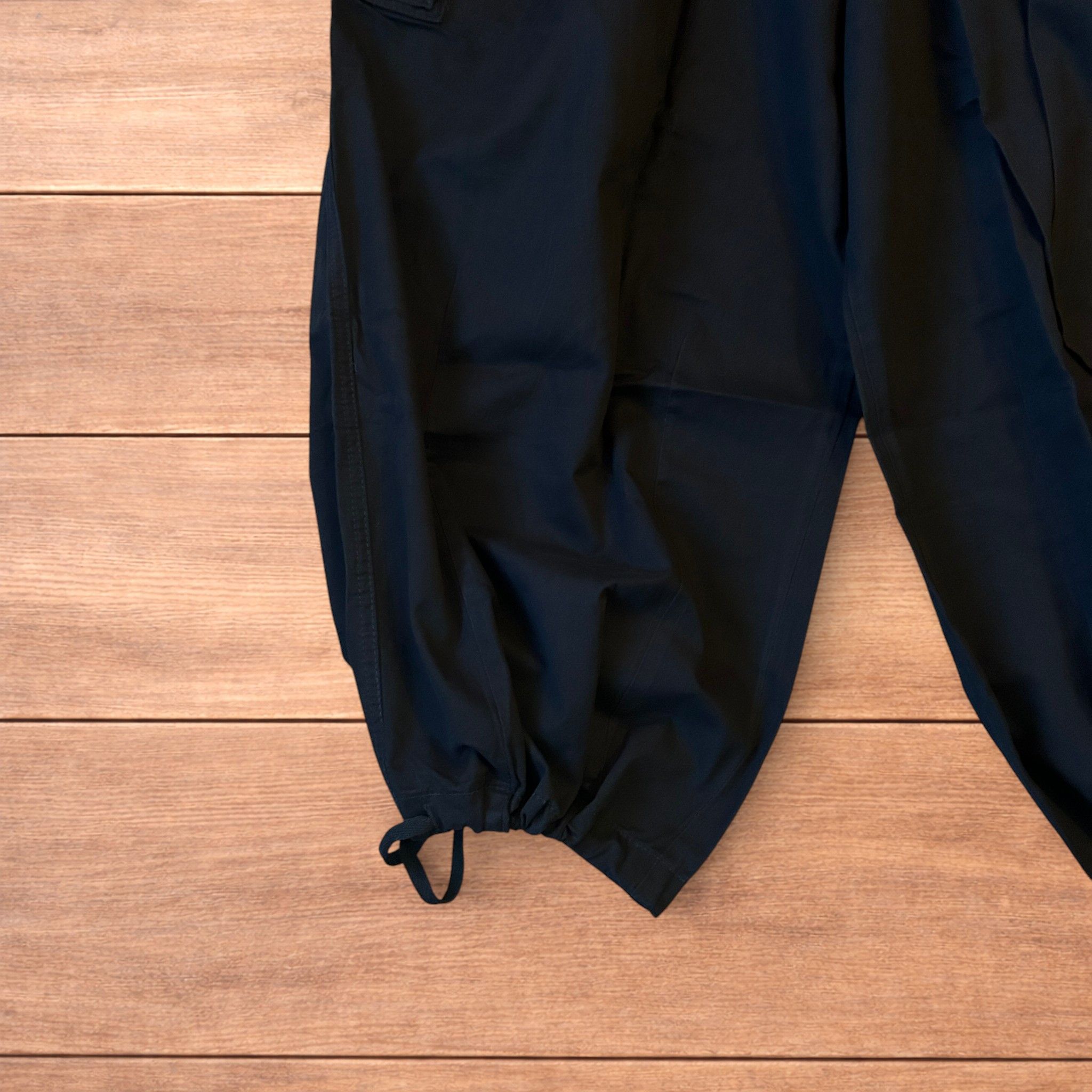 Japanese Brand Super baggy wide Korean cargo parachute trousers in black. Size US 34 / EU 50 - 4 Thumbnail