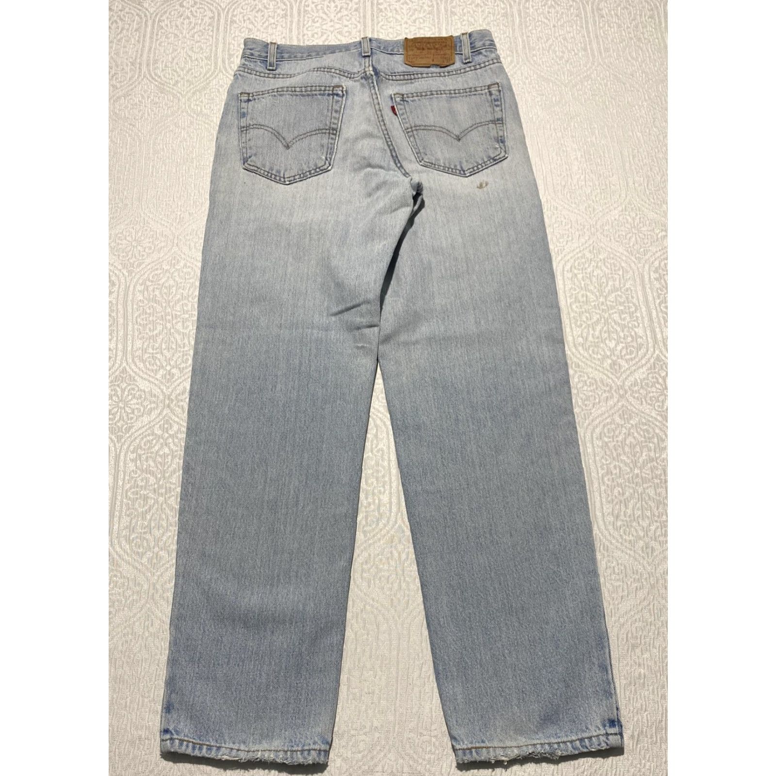 Levi's VINTAGE Levi's Jeans 550 Relaxed Fit Light Wash Blue Mens 32x32 90s Tapered Leg 5-Pocket Denim USA Size US 32 / EU 48 - 4 Thumbnail