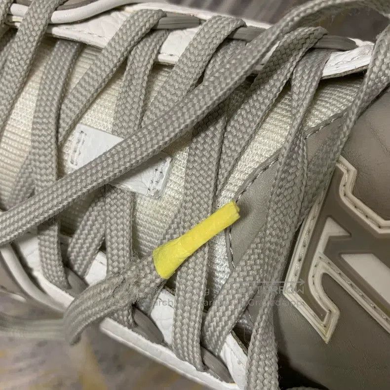 Louis Vuitton Louis Vuitton Trainer Classic Off-White Printed Board Shoe Size US 7.5 / EU 40-41 - 9 Thumbnail