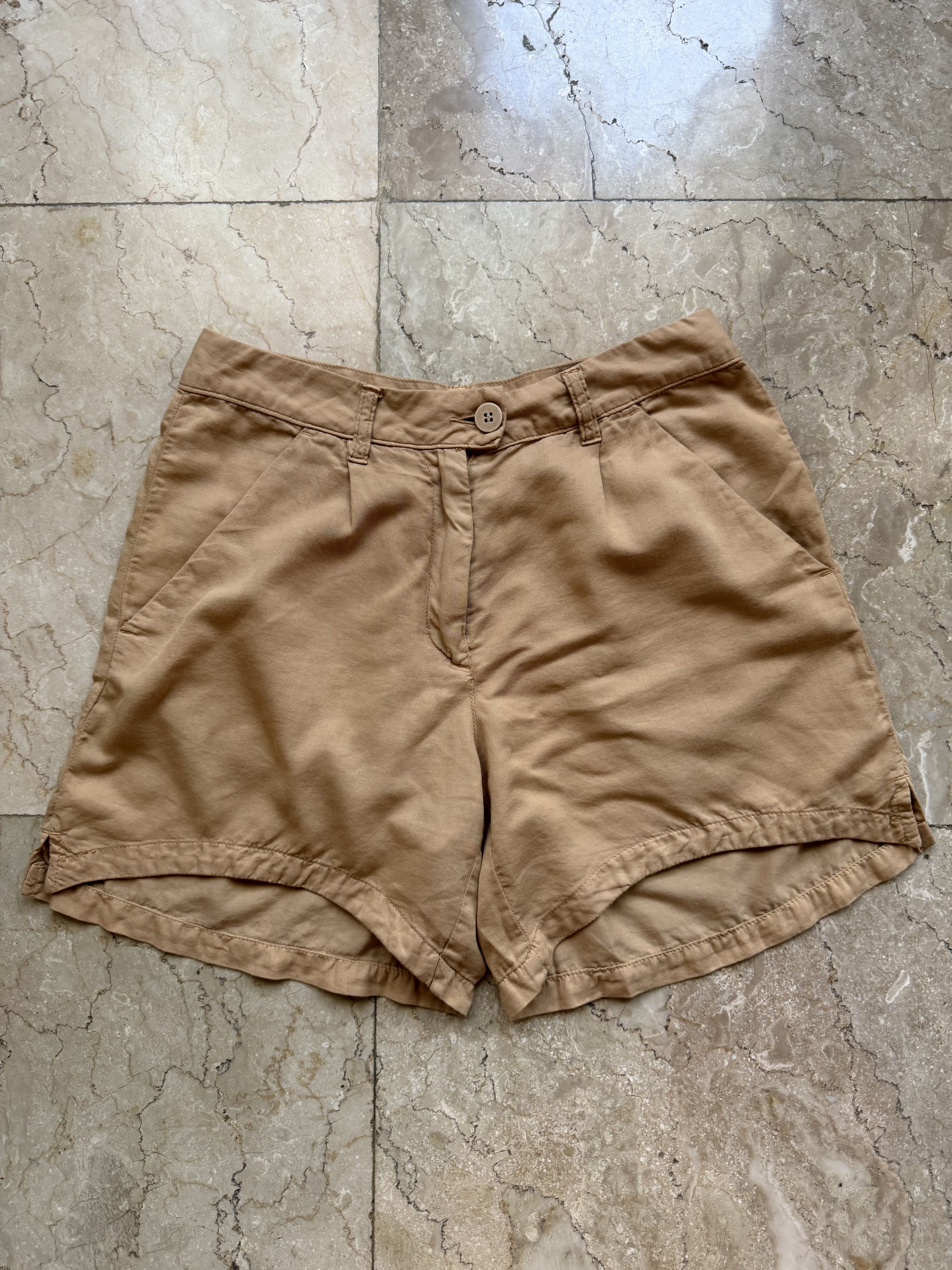 Maison Margiela MM6 Maison Margiela Beige Tailored Shorts Minimal Italy Size 26" / US 2 / IT 38 - 1 Thumbnail