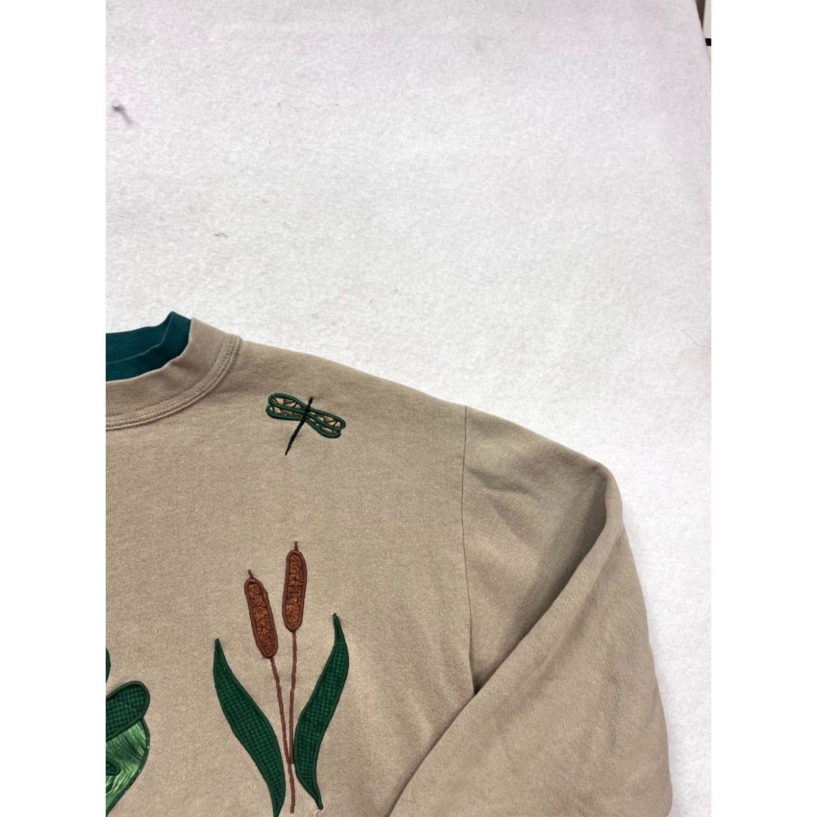 Vintage VINTAGE Sweatshirt Frog & Dragonfly Embroidered Beige Small Unisex Adults Crewneck Pullover Like New Size US S / EU 44-46 / 1 - 5 Thumbnail