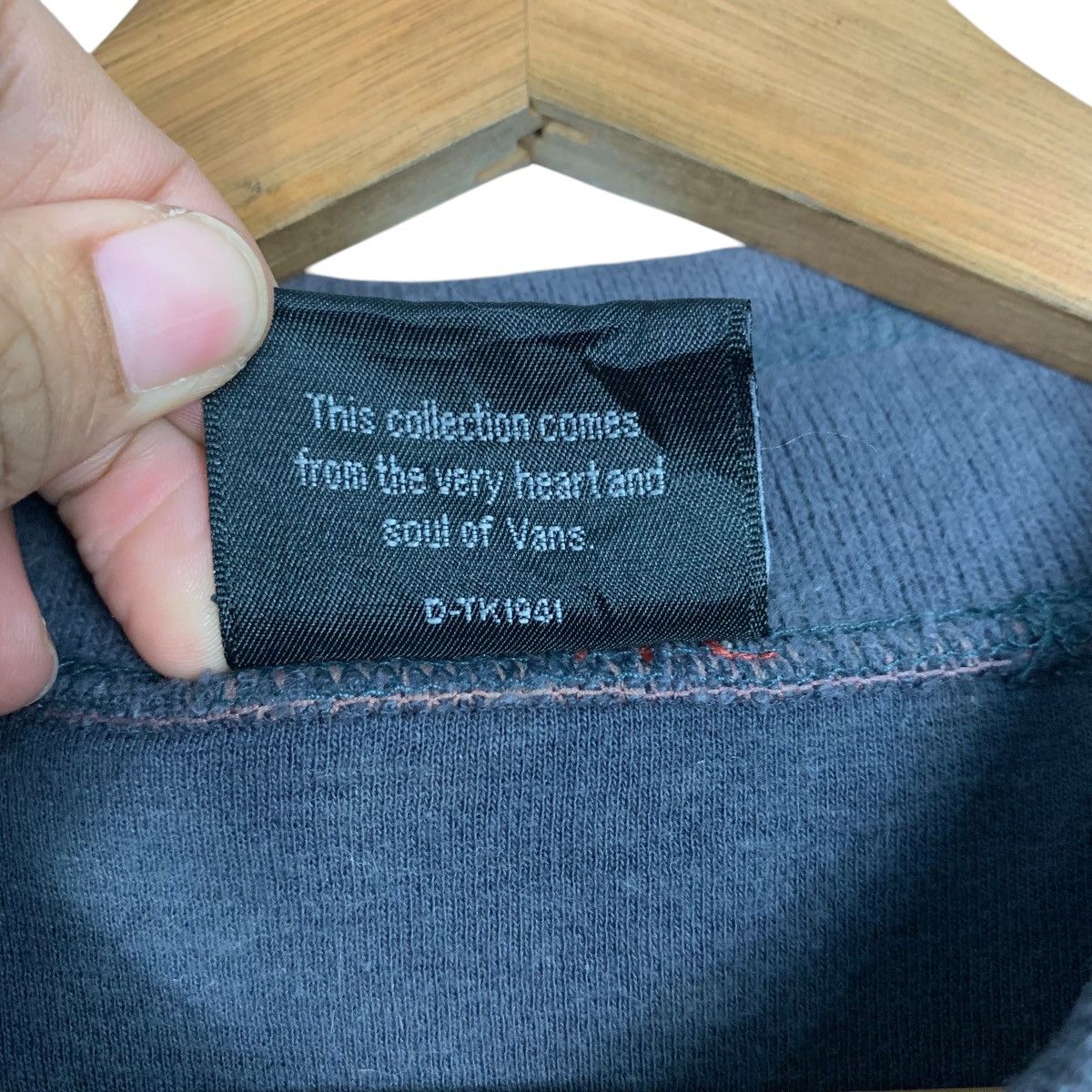 Vans VANS Embroidery Center Logo Pullover Jumper #2023-C88 Size US L / EU 52-54 / 3 - 12 Thumbnail