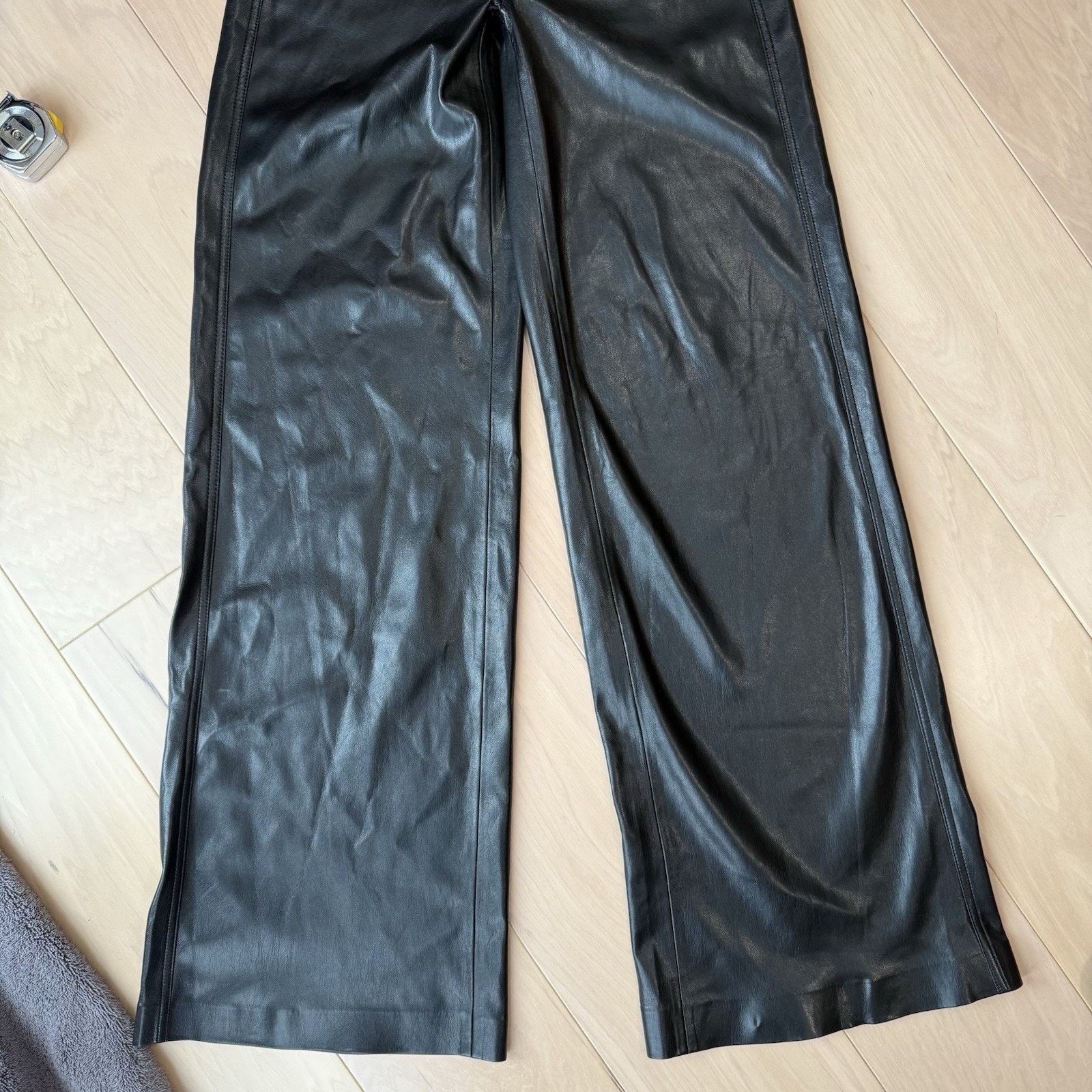 Alice + Olivia Alice Olivia Faux Leather Pants Women's 0 Black Wide Leg Size 26" / US 2 / IT 38 - 4 Thumbnail