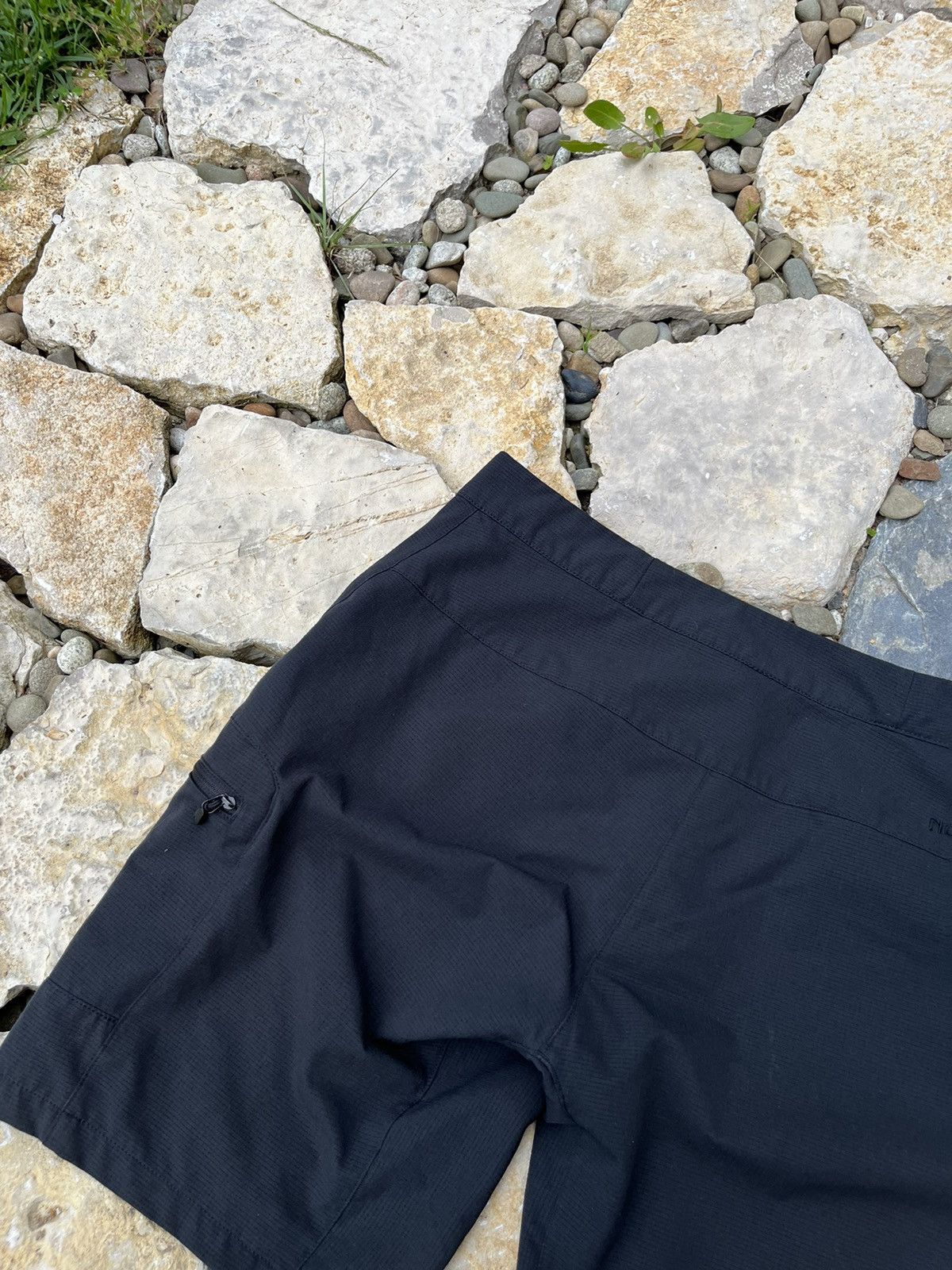 Norrona Norrona Bitihorn flex1 shorts caviar mesh outdoor gorpcore Size US 34 / EU 50 - 19 Thumbnail