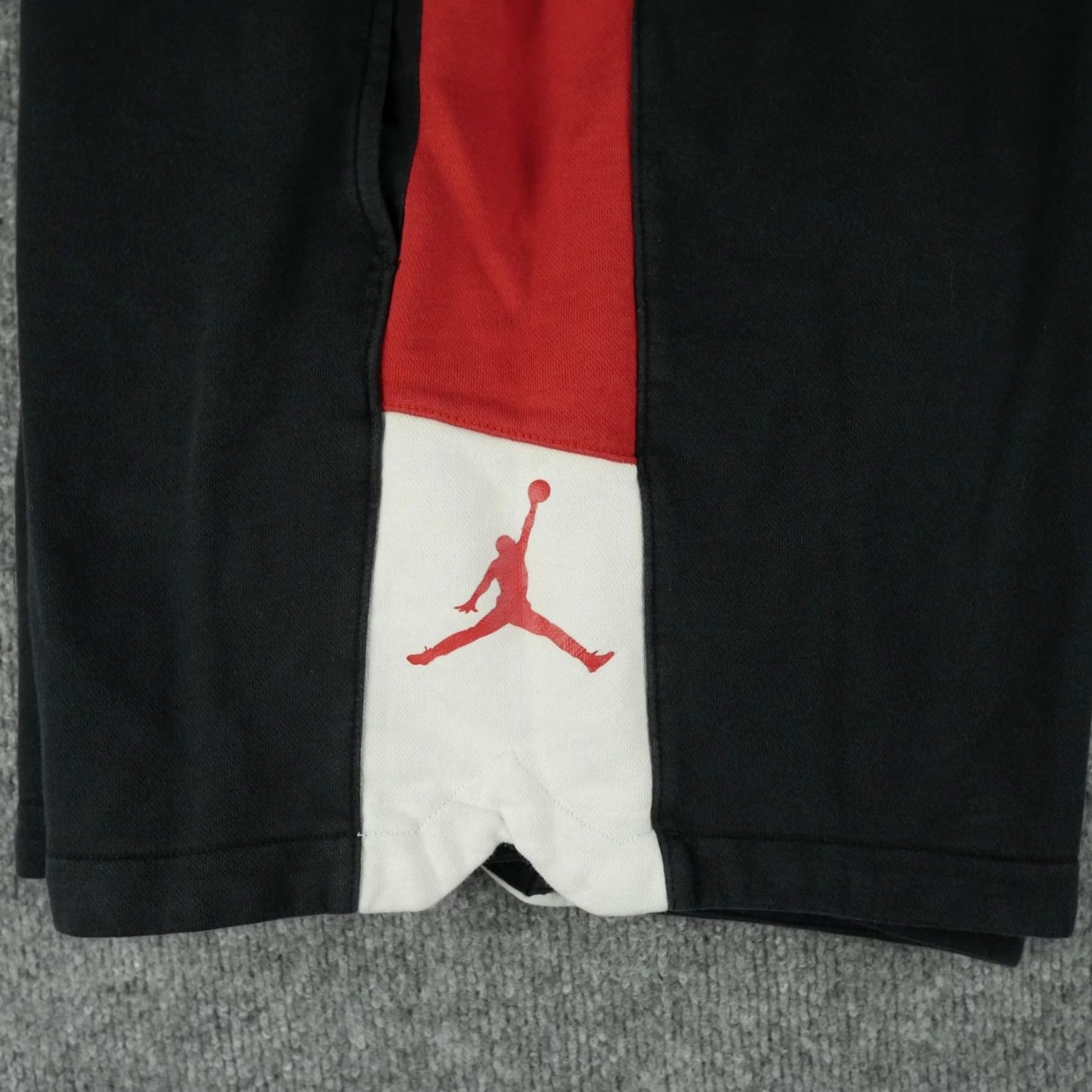 Jordan Brand Jordan Sweat Shorts Mens Large Black Red Nike Jumpman Colorblock CZ1168-010 Size US 33 - 4 Thumbnail