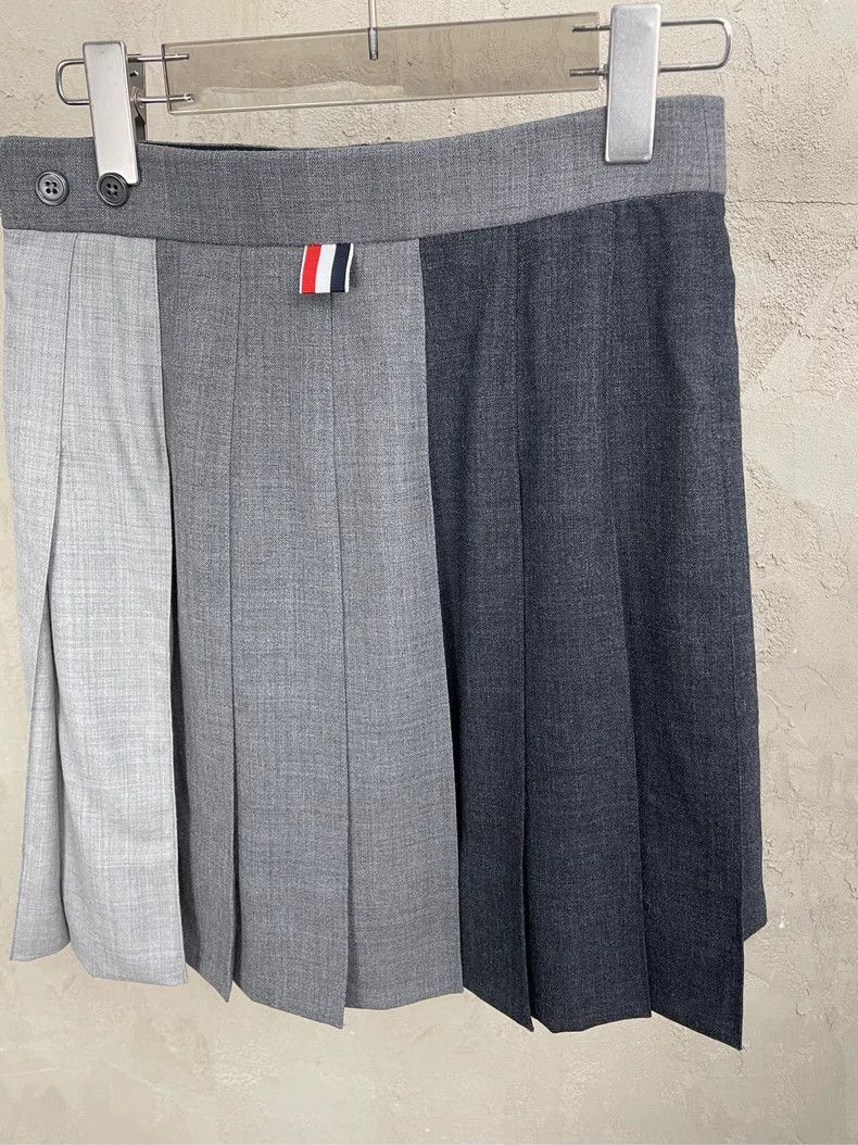 Thom Browne Thom browne The latest wool pleated skirt in gray three col Size 25" / US 0 / IT 36 - 3 Thumbnail