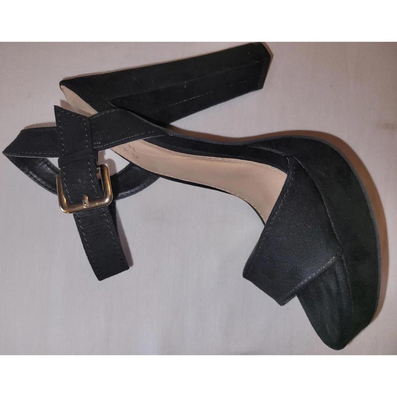 Designer Lauren Conrad black suede size 7m chunky sandal heels Size US 7 / IT 37 - 3 Thumbnail