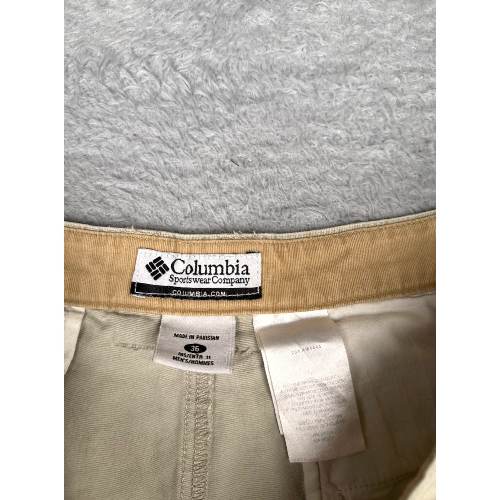 Vintage VINTAGE Columbia Shorts Mens 36 Beige Cargo Cotton 100% Reading? (Correction: avoid adding text). Size US 36 / EU 52 - 7 Thumbnail
