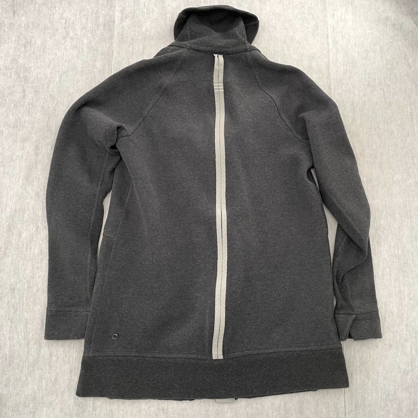 Lululemon Lululemon Jacket Womens 6 Gray Yin To My Yang Cardigan Fleece Snap Pocket Ladies Size M / US 6-8 / IT 42-44 - 4 Thumbnail