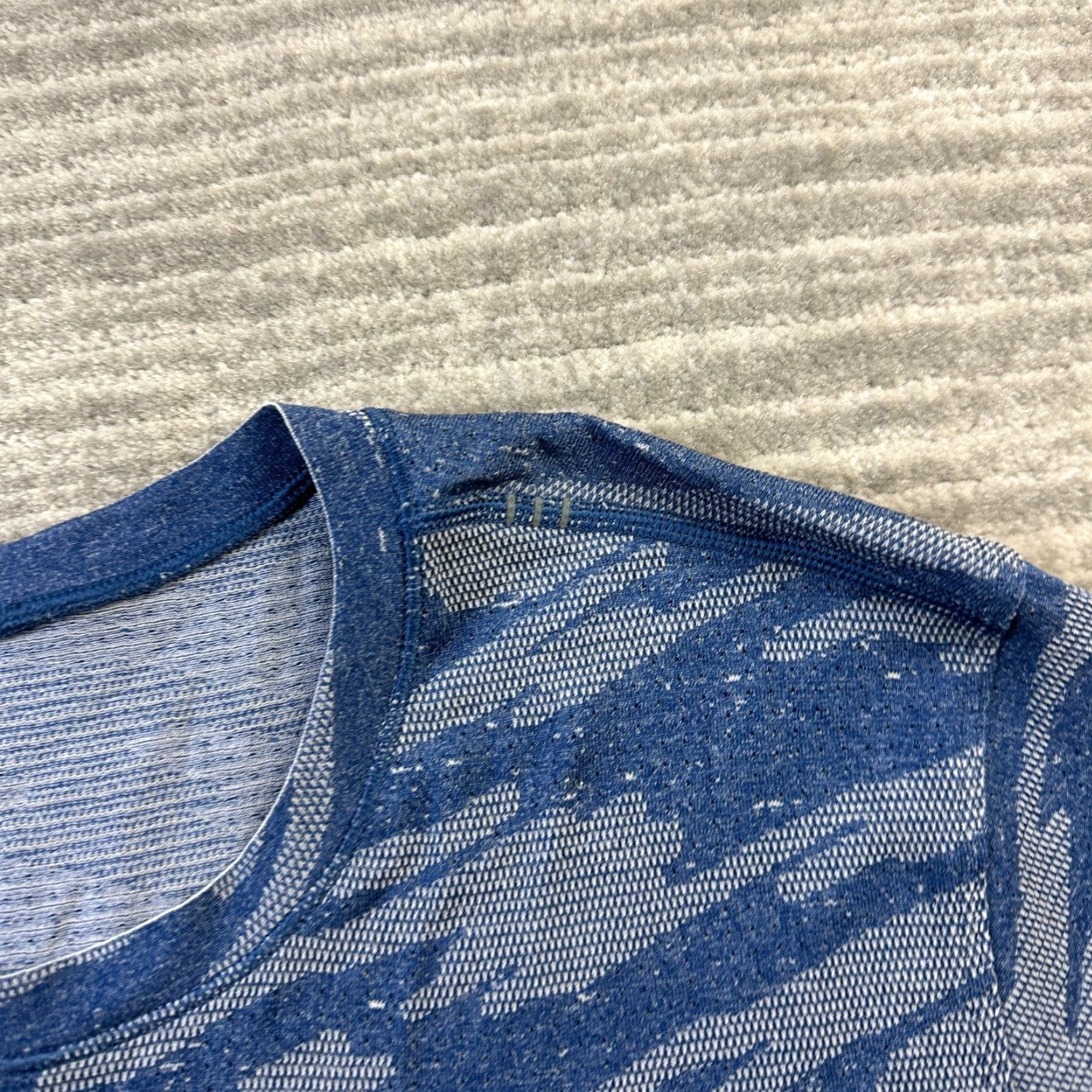 Lululemon Lululemon Shirt Medium Blue Camouflage Metal Vent Breathe Short Sleeve Gym Mens Size US M / EU 48-50 / 2 - 4 Thumbnail