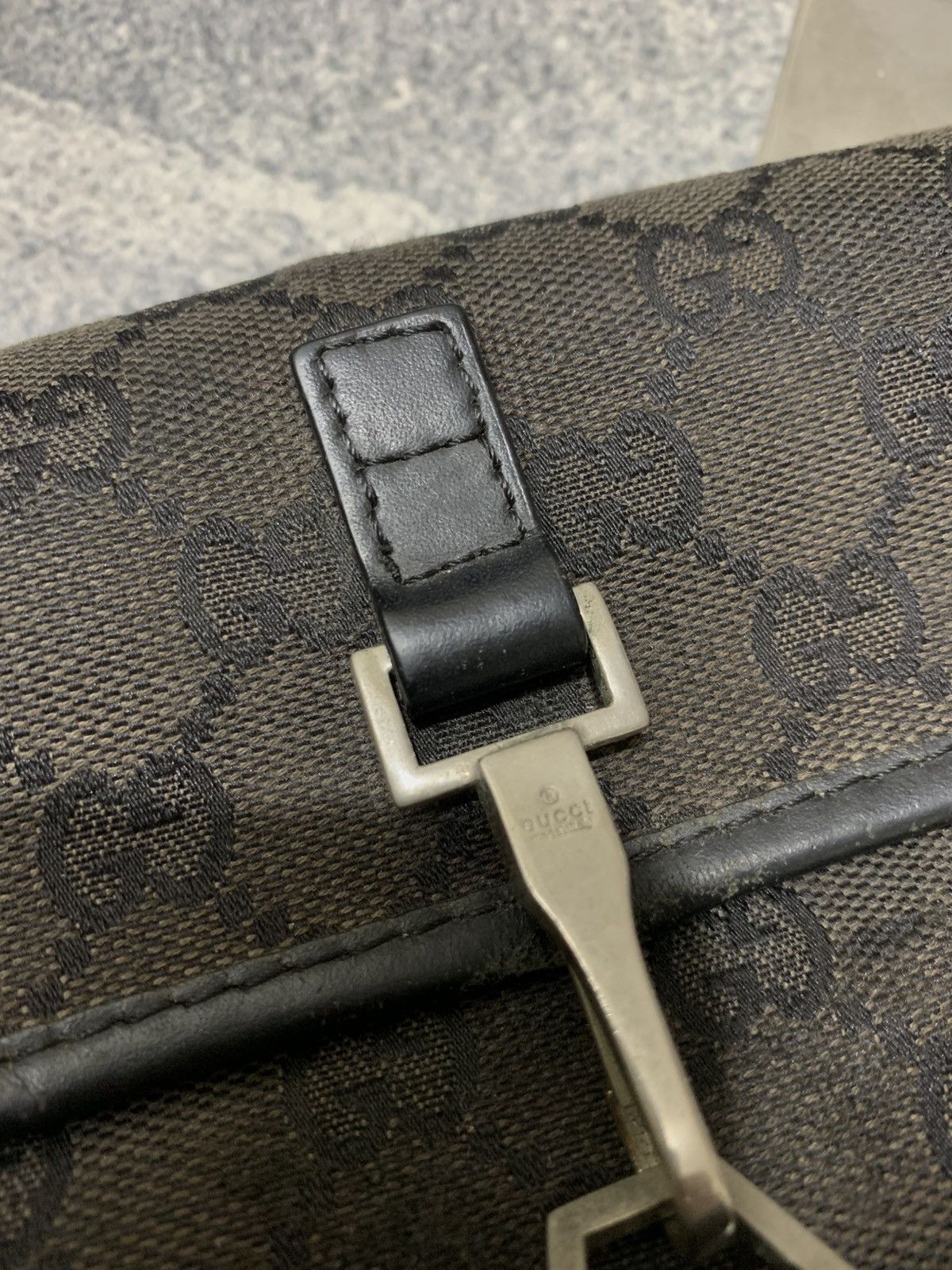 Gucci 🐍 Gucci Distressed GG Canvas Body Bag 🔥 Size ONE SIZE - 6 Thumbnail