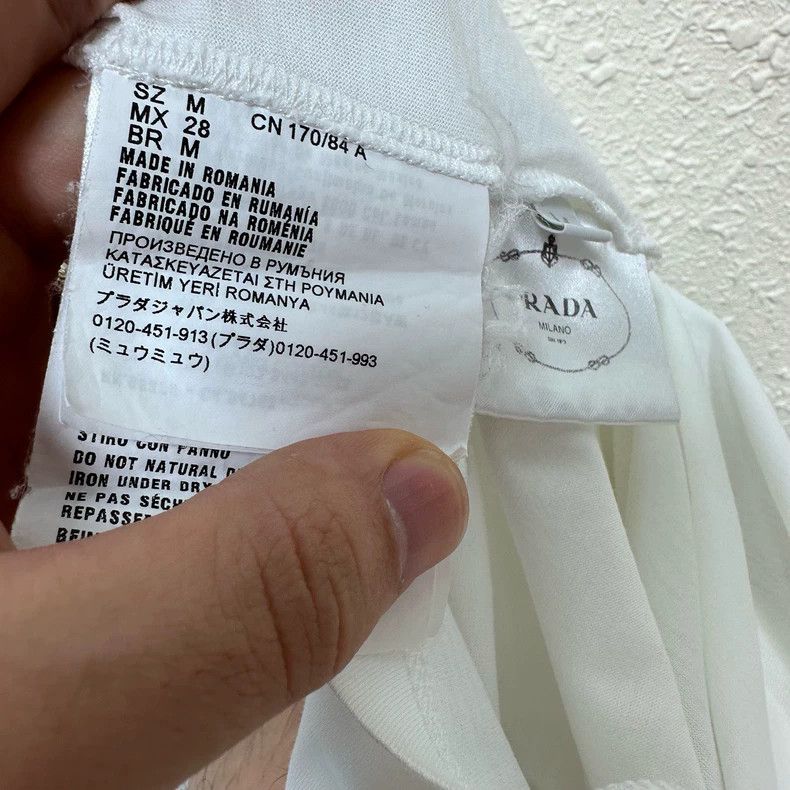 Prada Prada Classic triangle logo white short sleeve Size US M / EU 48-50 / 2 - 4 Thumbnail