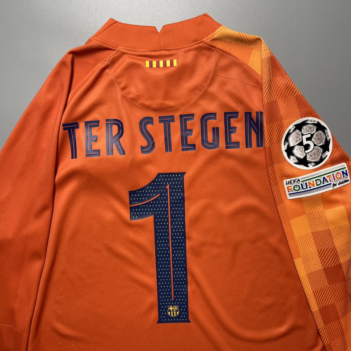 Nike BARCELONA NIKE 2021/2022 FOOTBALL GK JERSEY #1 TER STEGEN Size US L / EU 52-54 / 3 - 13 Thumbnail