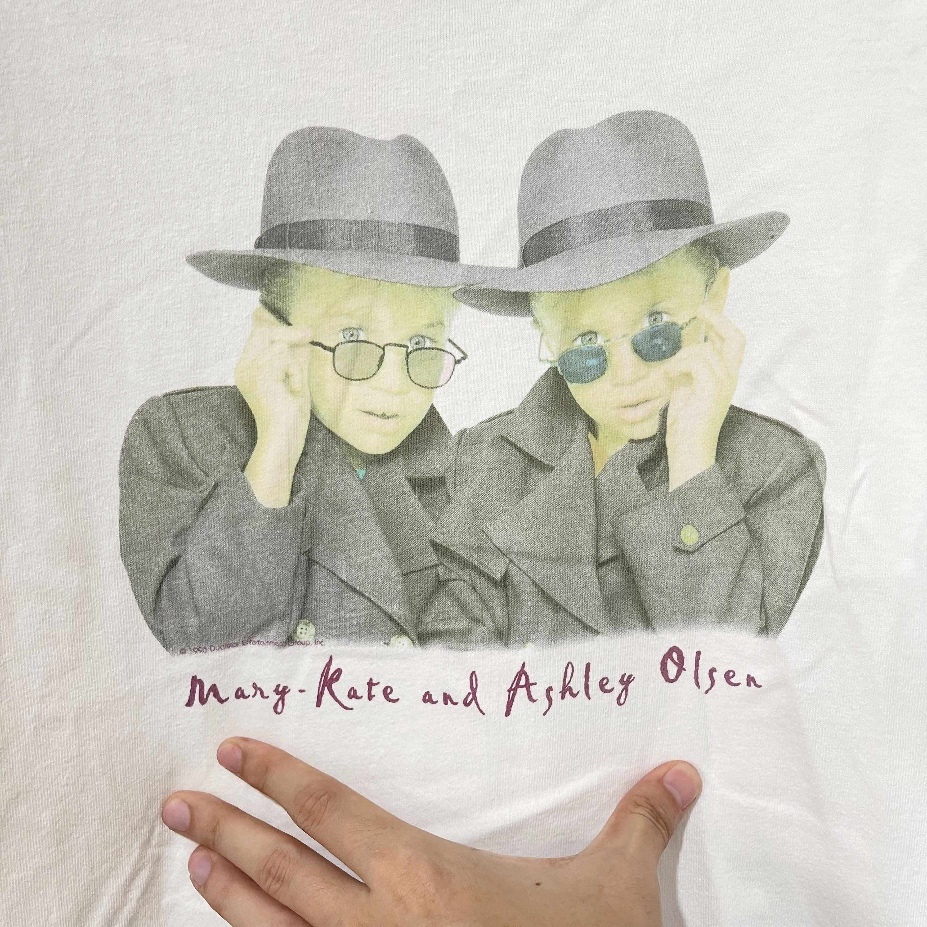 Vintage Vintage 1996 Mary Kate and Ashley Olsen T-Shirt Size US L / EU 52-54 / 3 - 2 Thumbnail