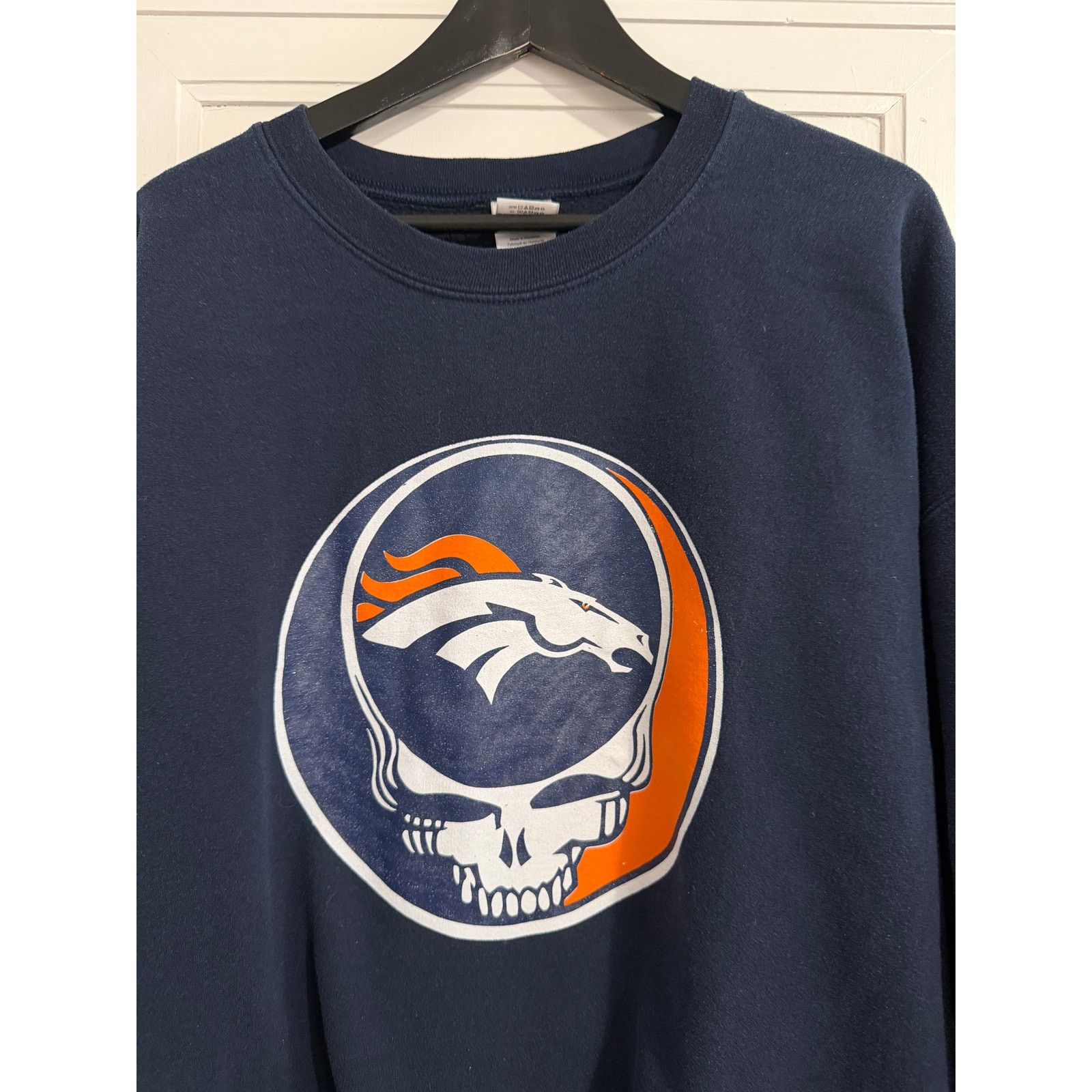 Gildan Denver Broncos Grateful Dead Crewneck Sweatshirt Size XXL Size US XXL / EU 58 / 5 - 2 Thumbnail