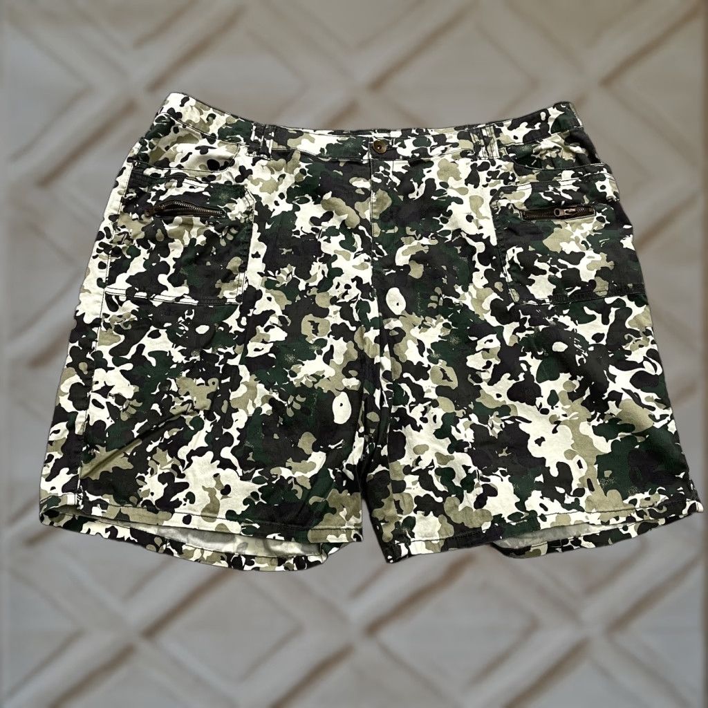 Vintage VINTAGE? No. (Not Vintage) Actually: Cato Chino Shorts Womens Plus 24W Green Camo Cotton Zip Pockets Casual 11" Insm Size 30" / US 8 / IT 44 - 1 Thumbnail
