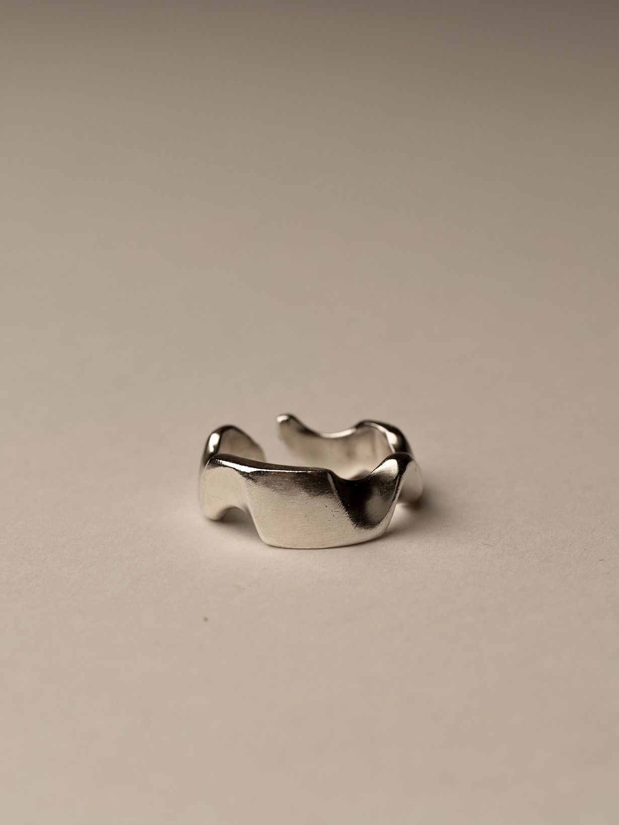 Vintage Wavy ring Size ONE SIZE - 1 Thumbnail