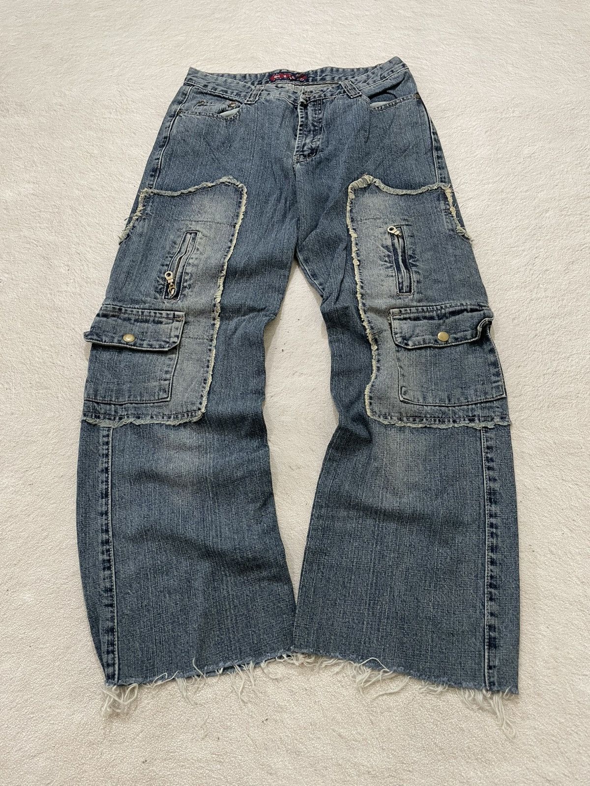 Japanese Brand 00s Japanese Cargo Pants Distressed Utility Pockets Raw Hem Size US 29 - 1 Thumbnail